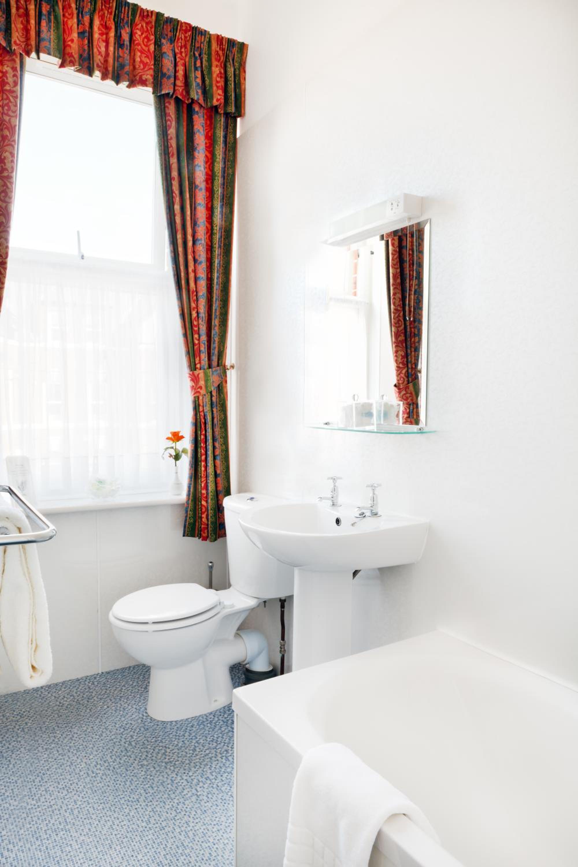 Deluxe Double Room - Photo 11