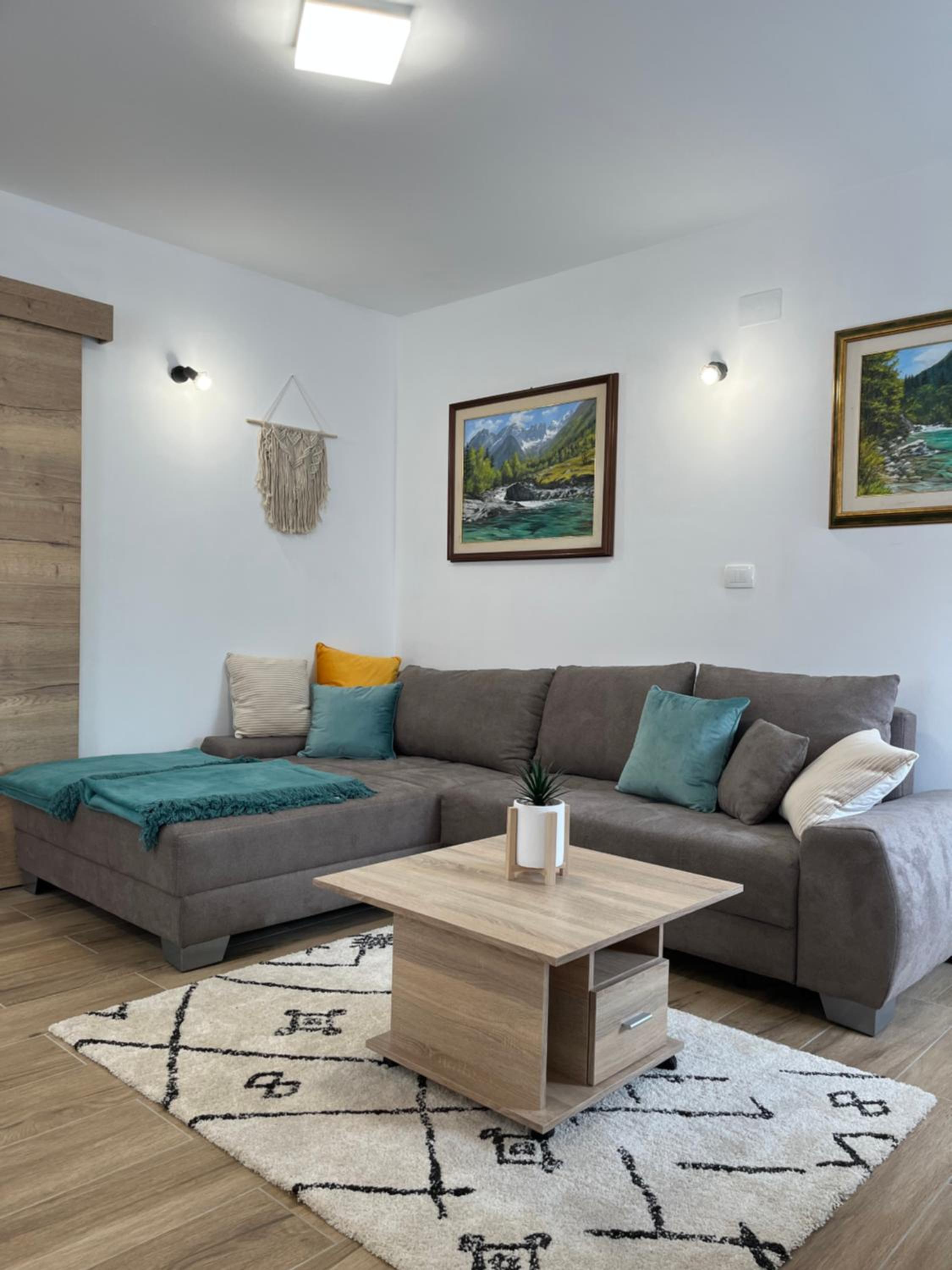 Apartment with Mountain View photo 1