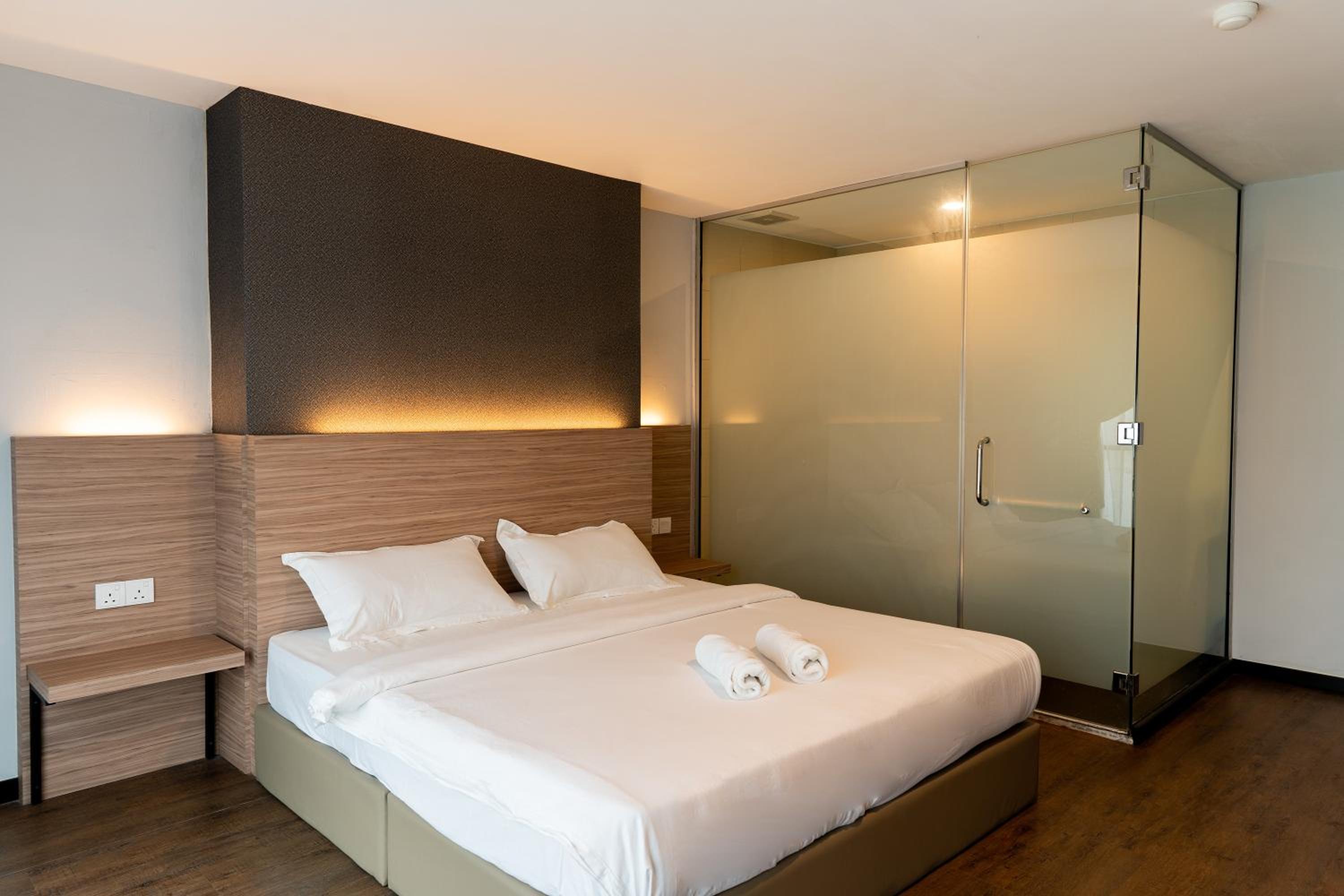 Deluxe King Room - Photo 3