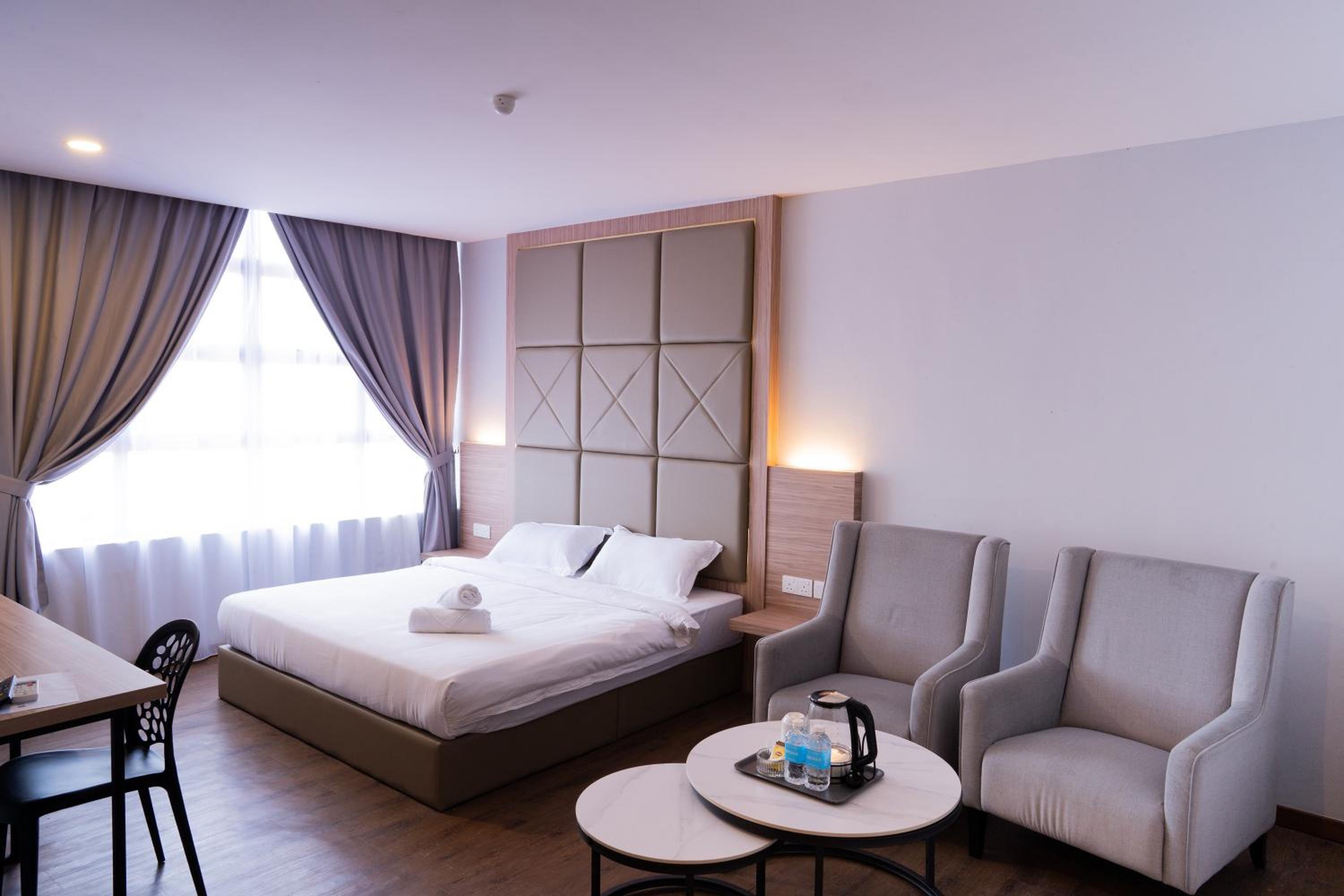 Suite - Photo 7