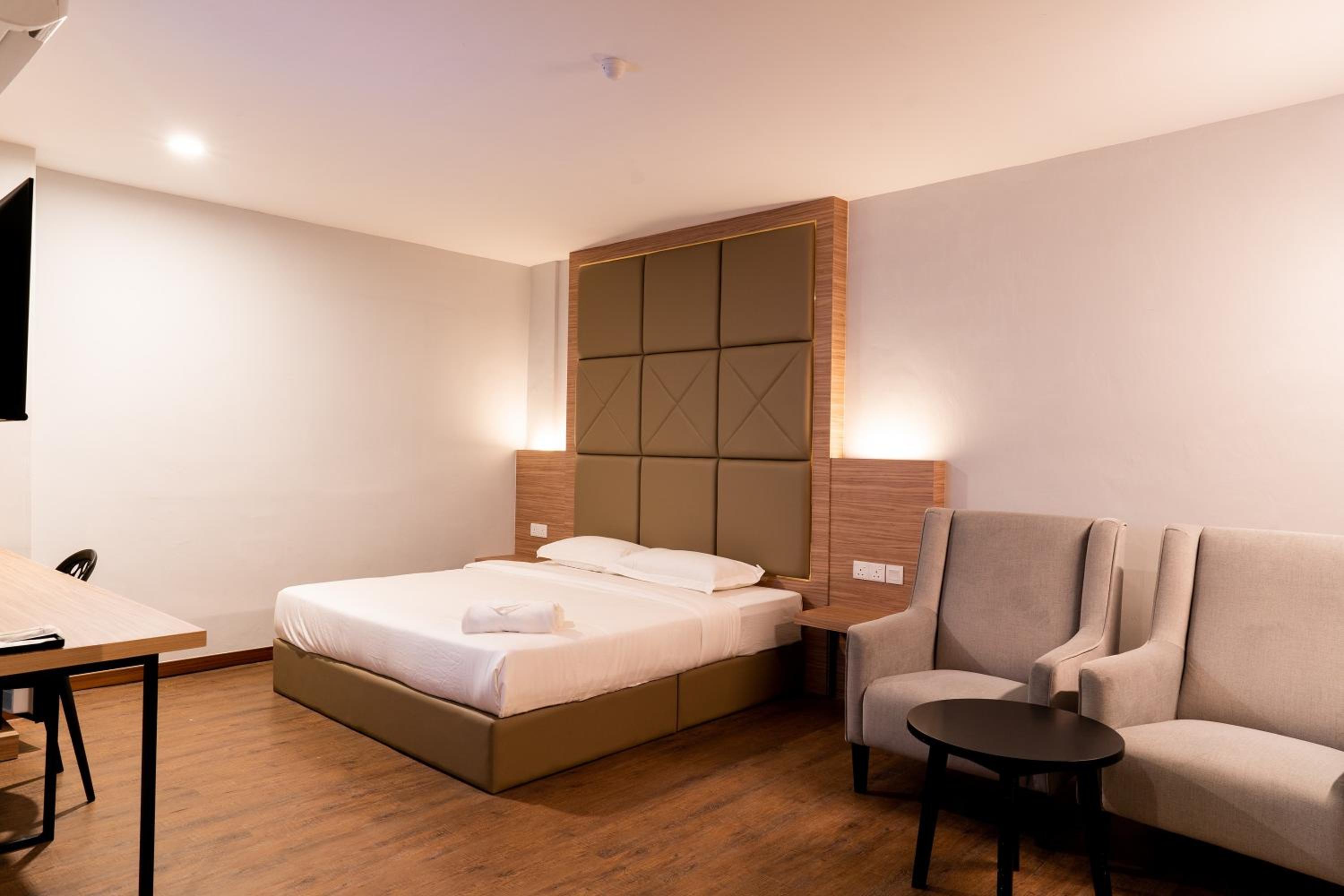 Suite - Photo 2