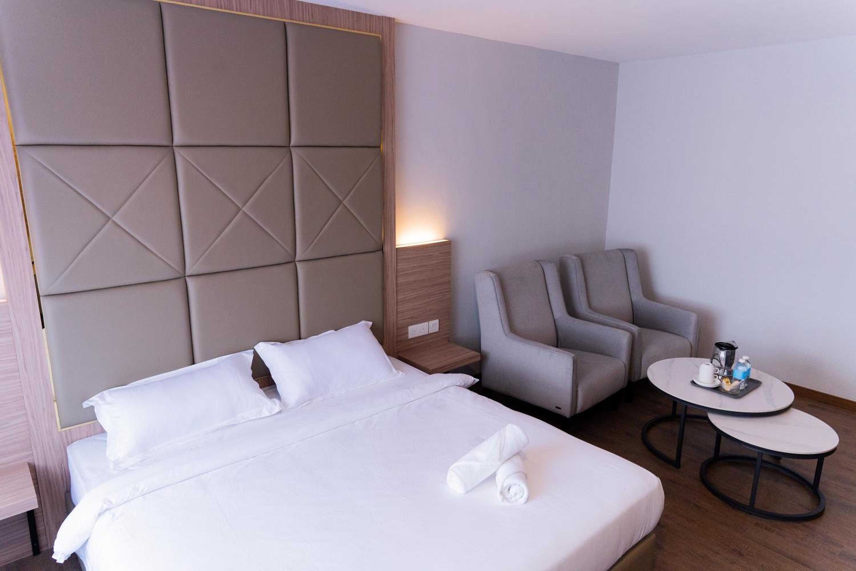 Suite - Photo 6