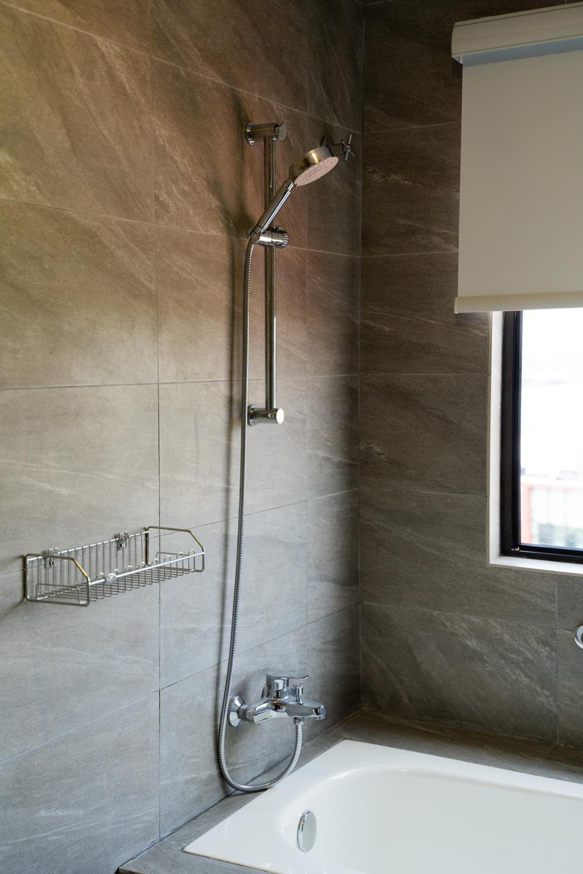 Suite - Photo 14