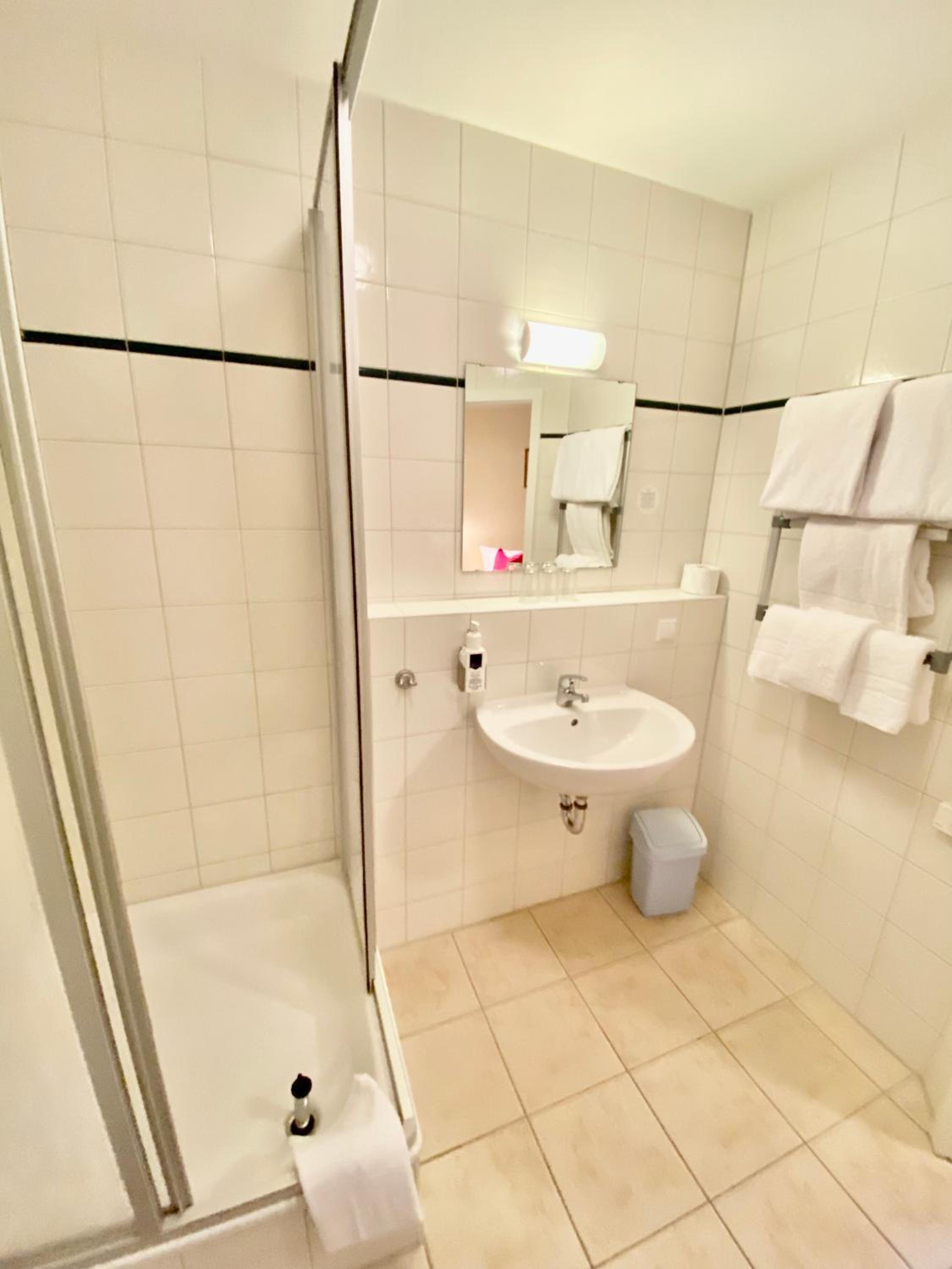 Single Room photo 3