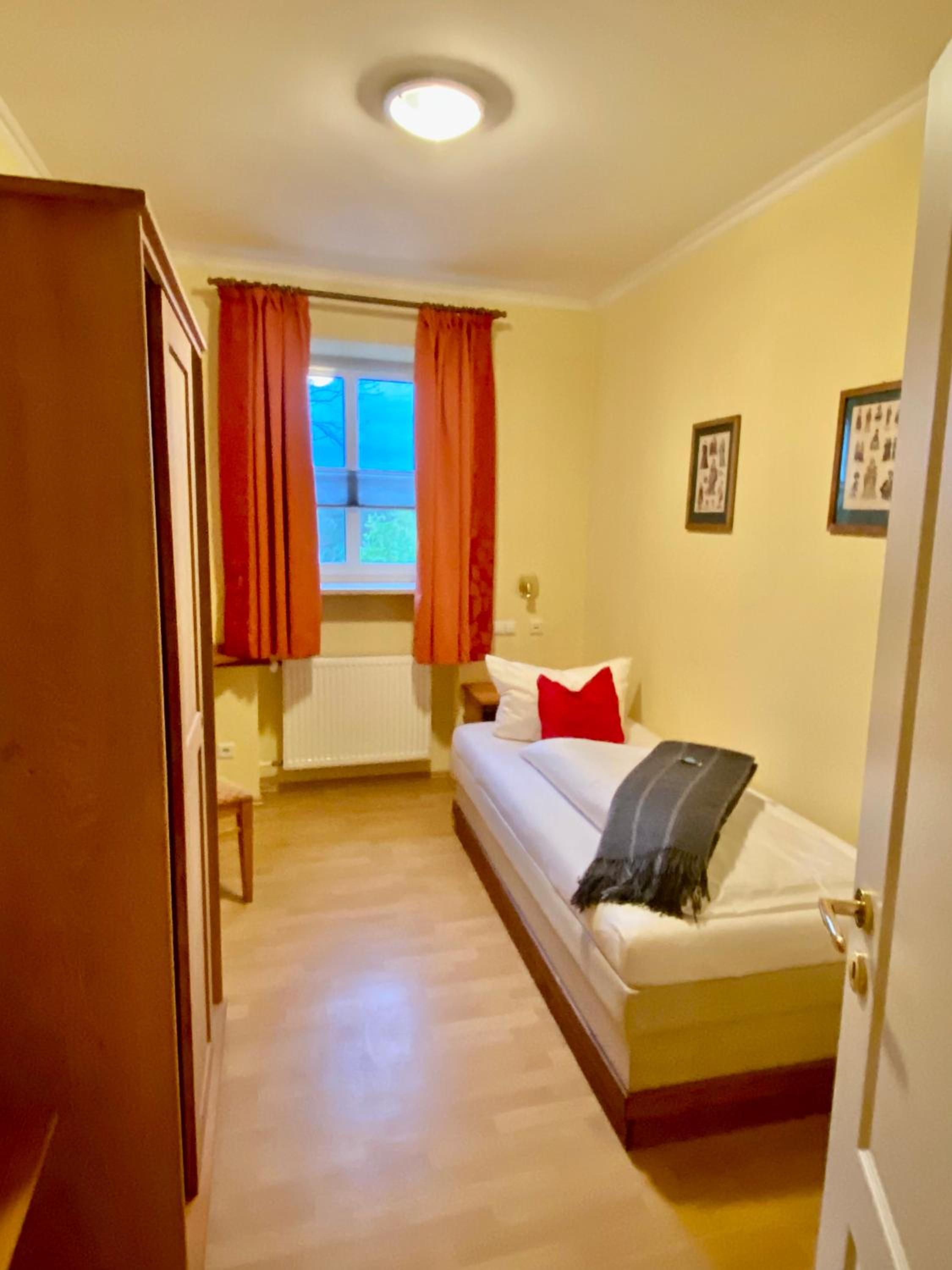 Single Room photo 2
