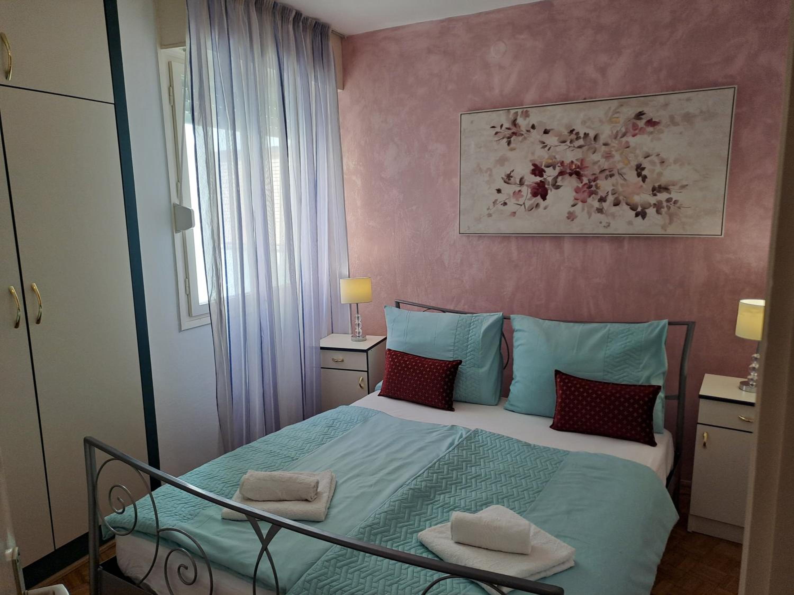 One-Bedroom Apartment with Balcony
