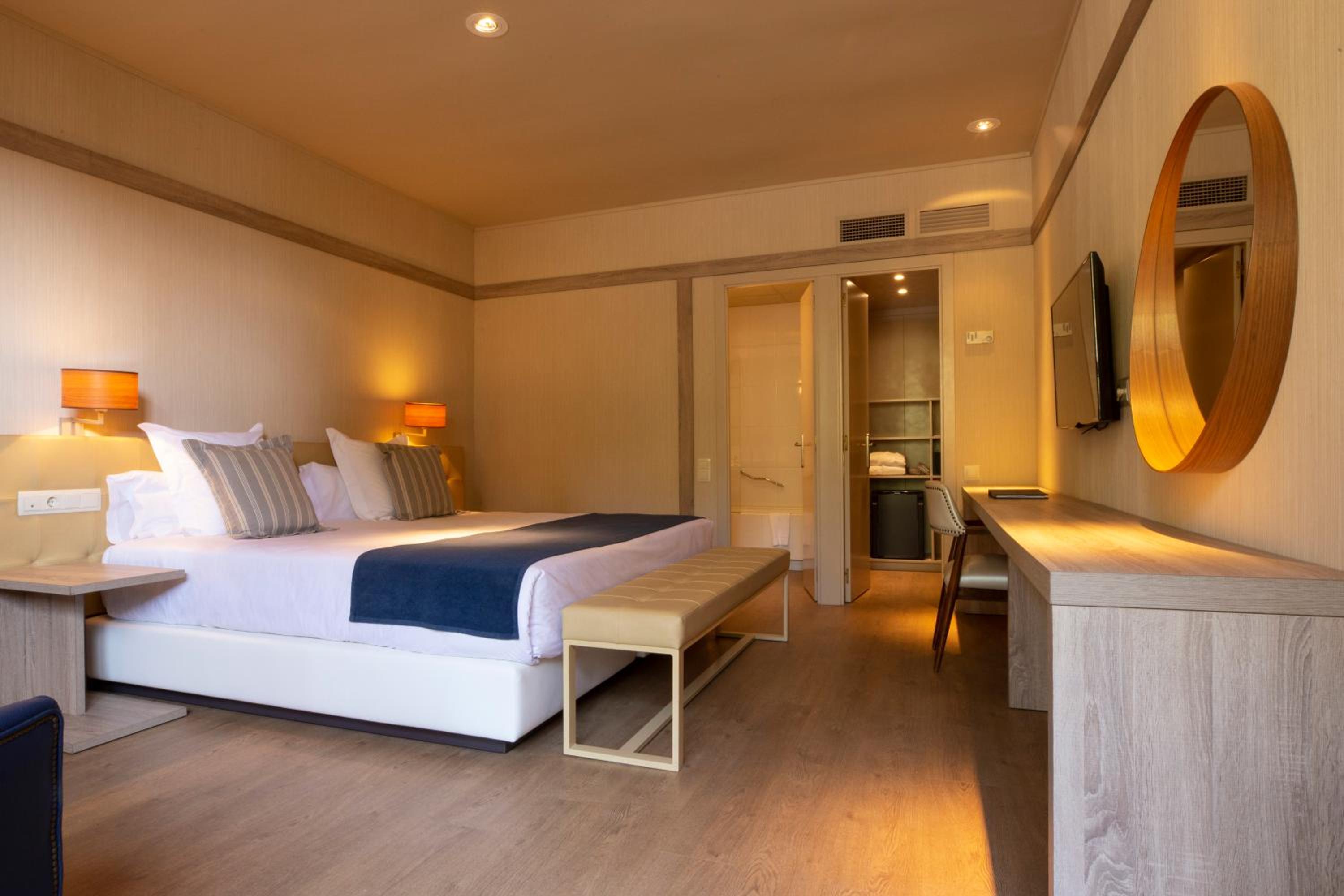 Deluxe Double or Twin Room photo 1