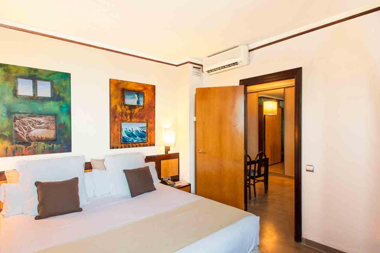 Junior Suite with Balcony and Sea View - Photo 2