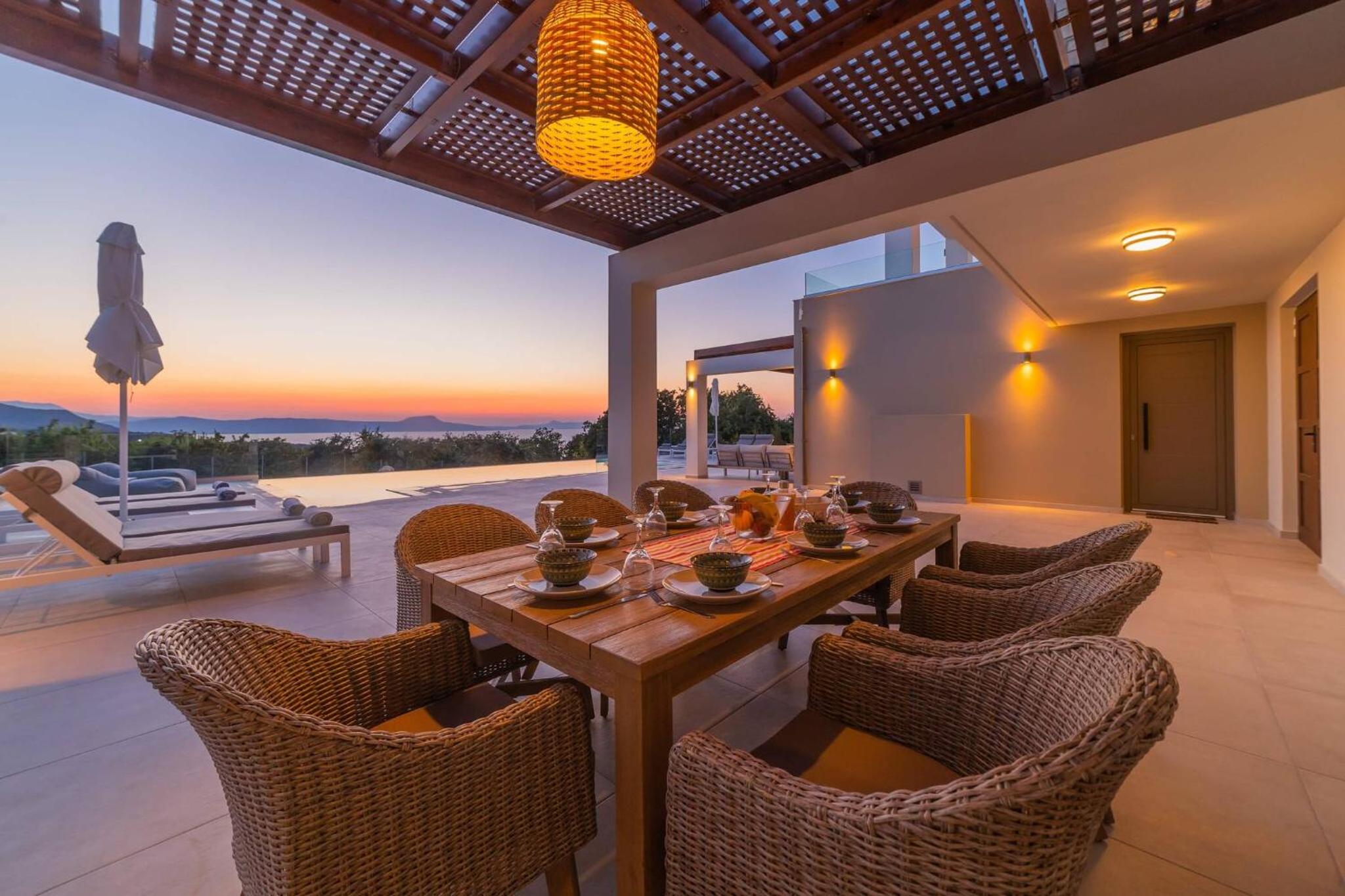 Villa photo 2