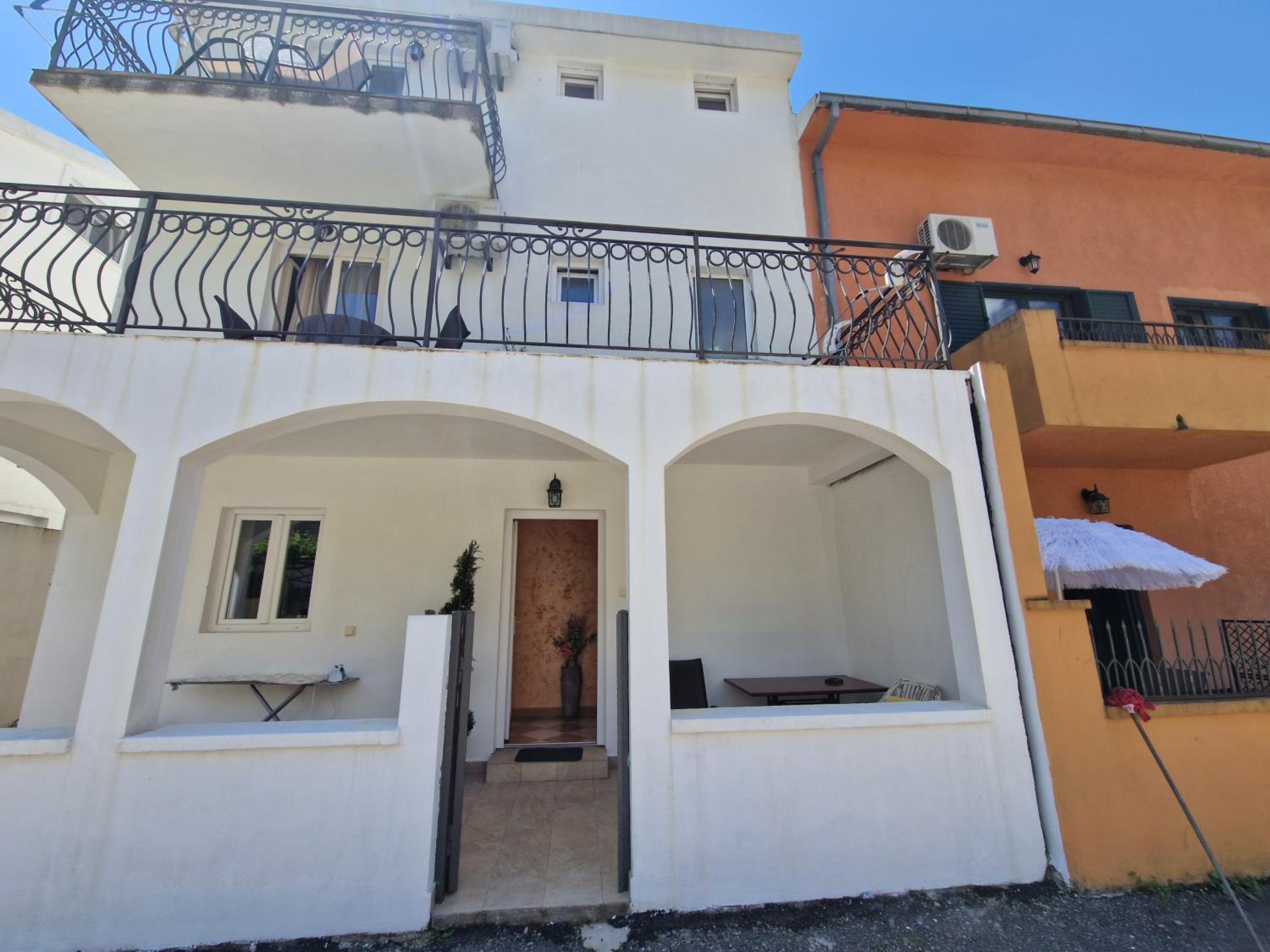 One-Bedroom Apartment with Balcony photo 2