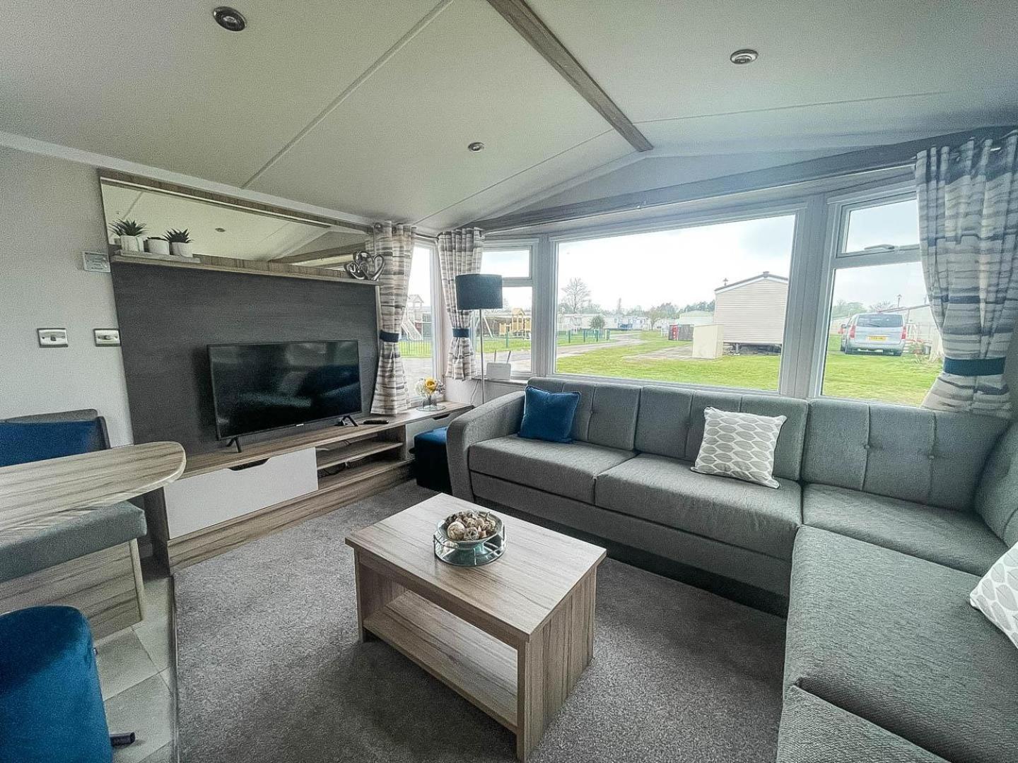 Mobile Home photo 2