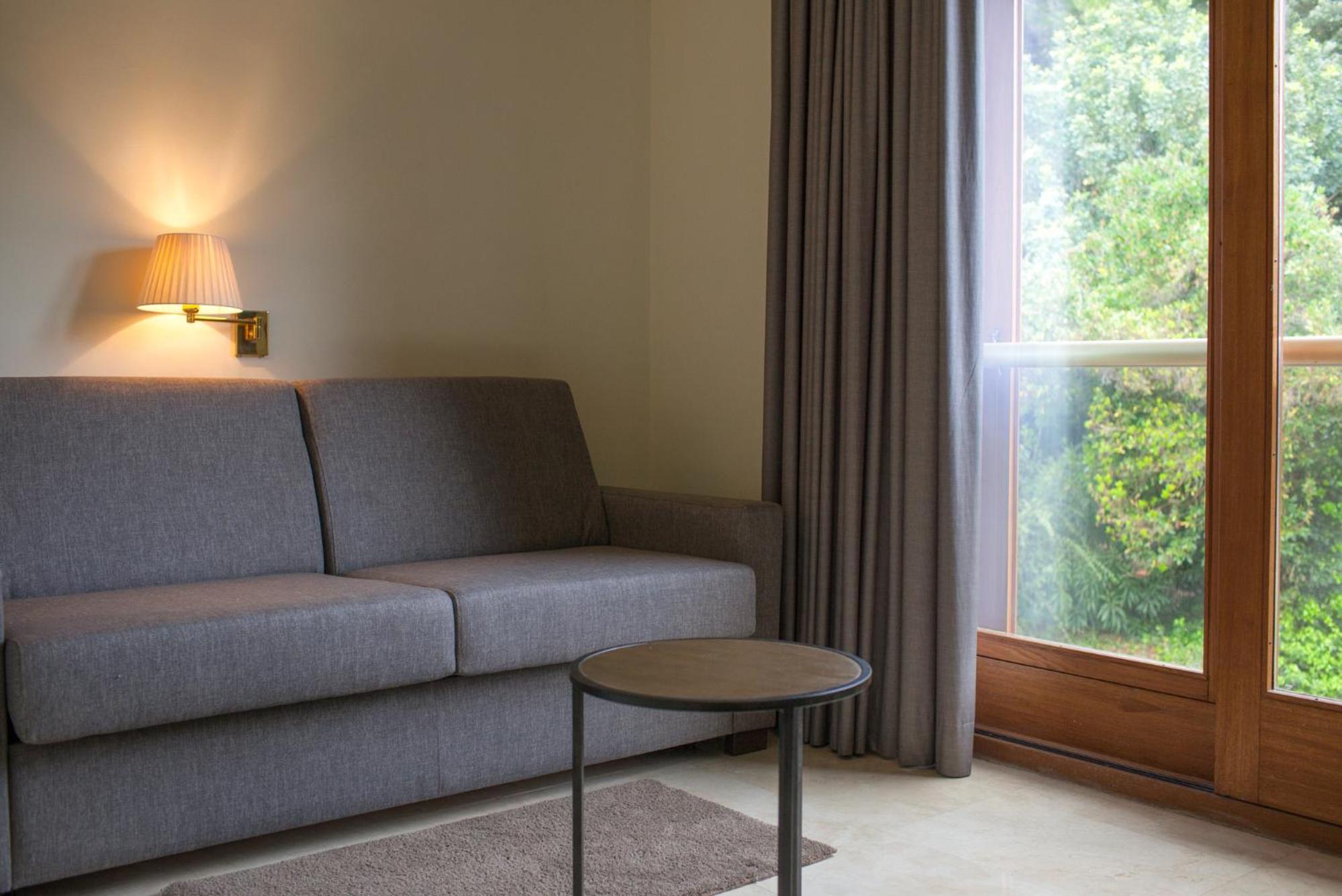 Habitación Familiar con Vista al Jardín