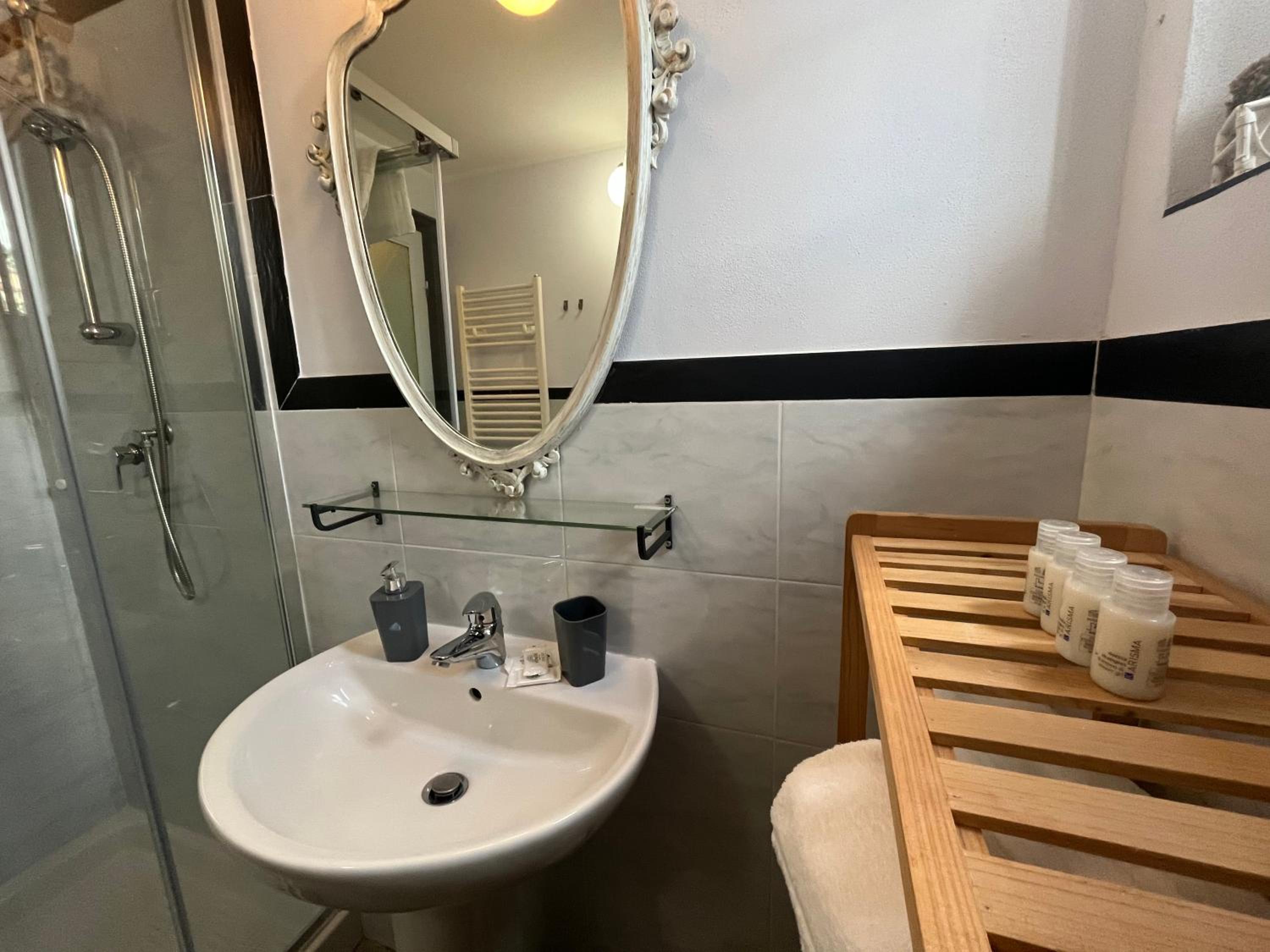 Double Room with Private Bathroom photo 2