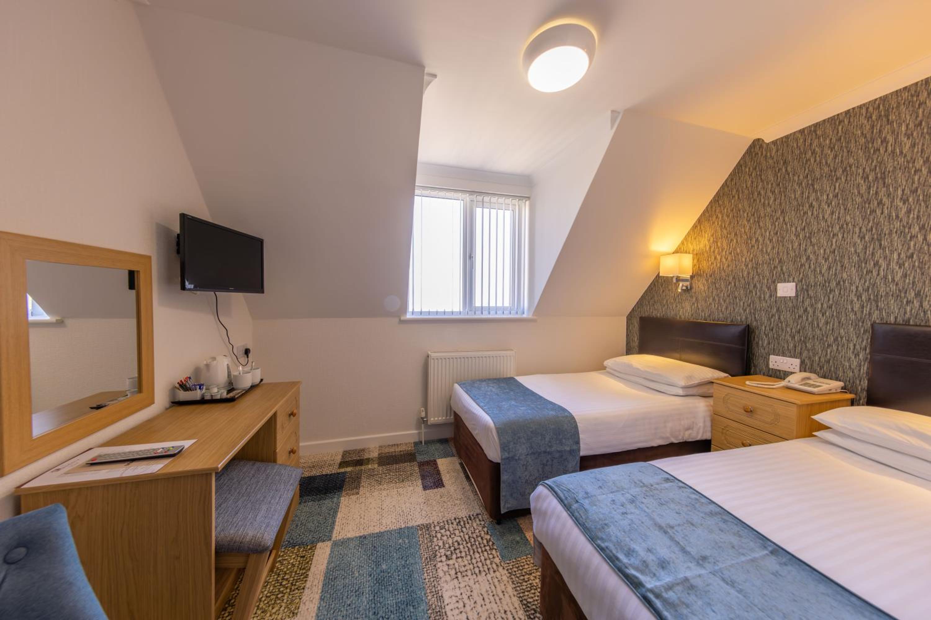 Deluxe Twin Room with Side Sea View photo 1