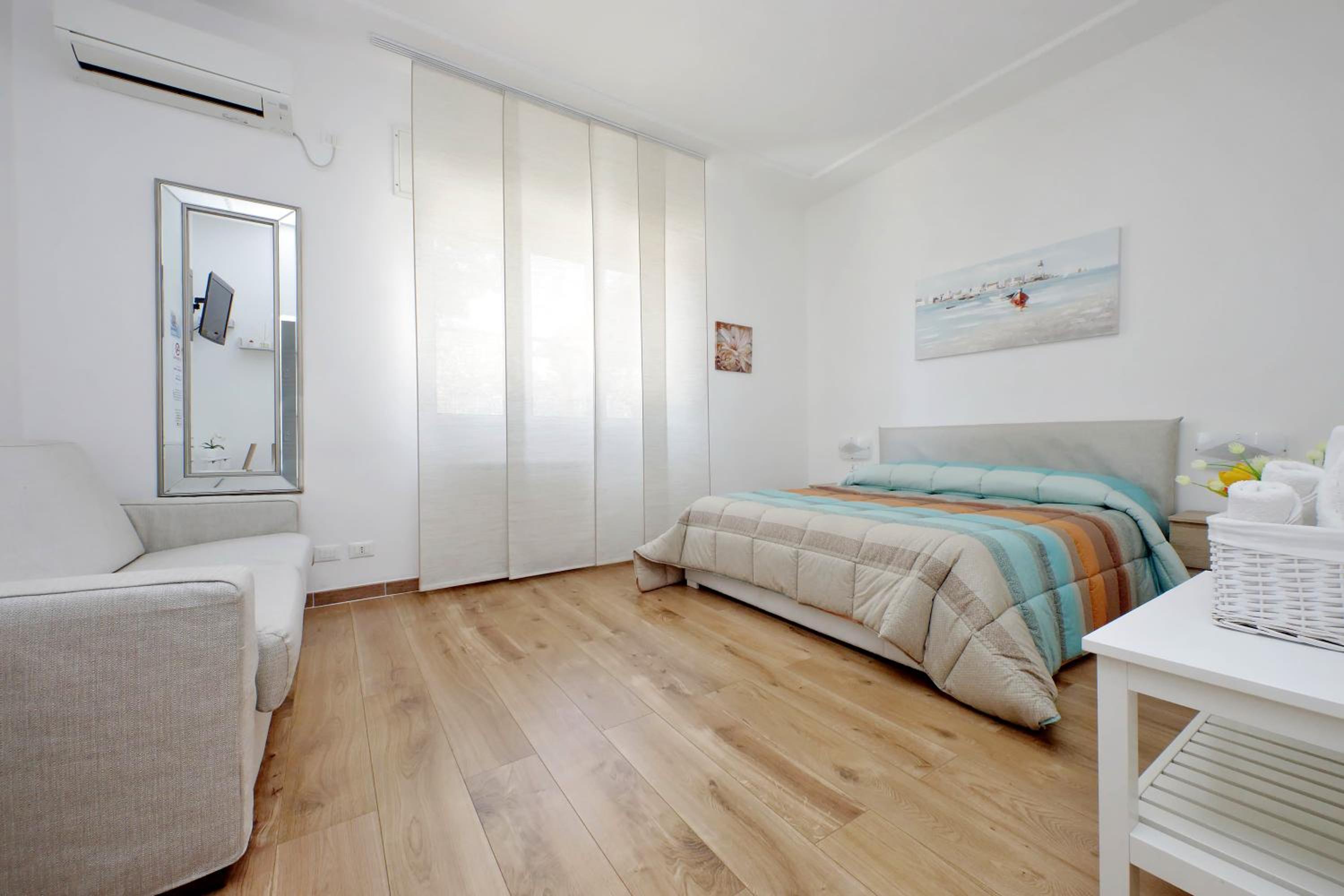 Comfort Room with Private Bathroom - Photo 5