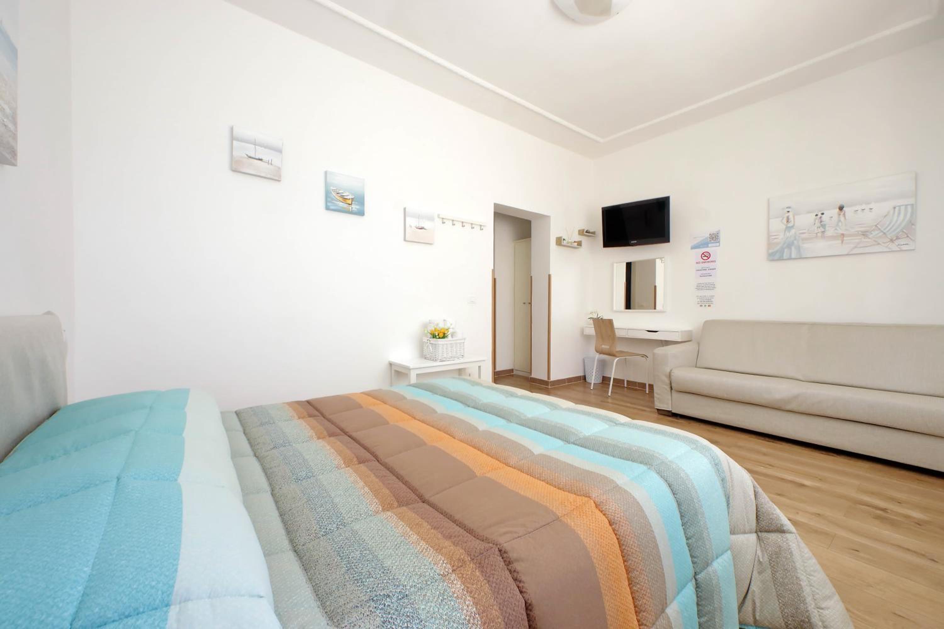 Comfort Room with Private Bathroom - Photo 3