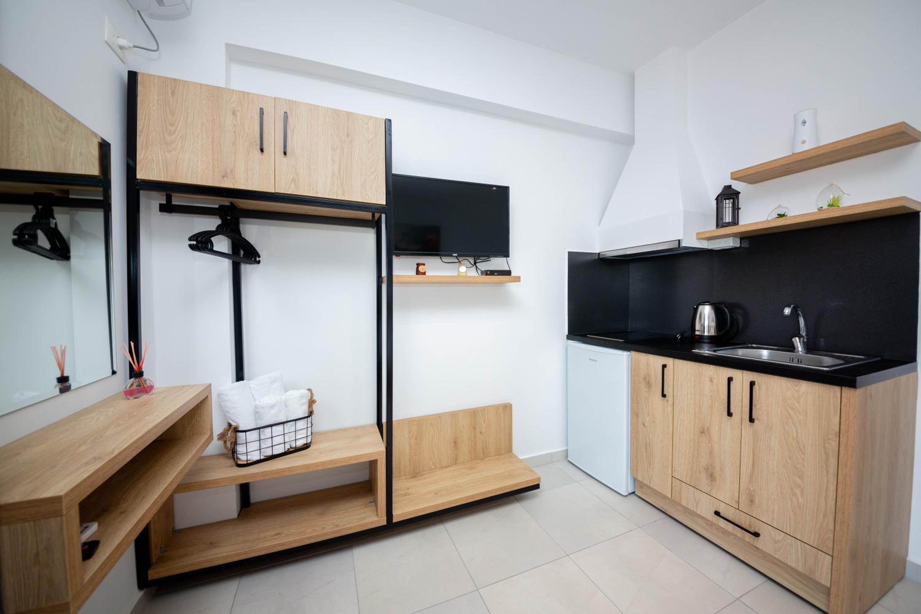 Standard Triple Studio with Balcony and Sea View photo 2