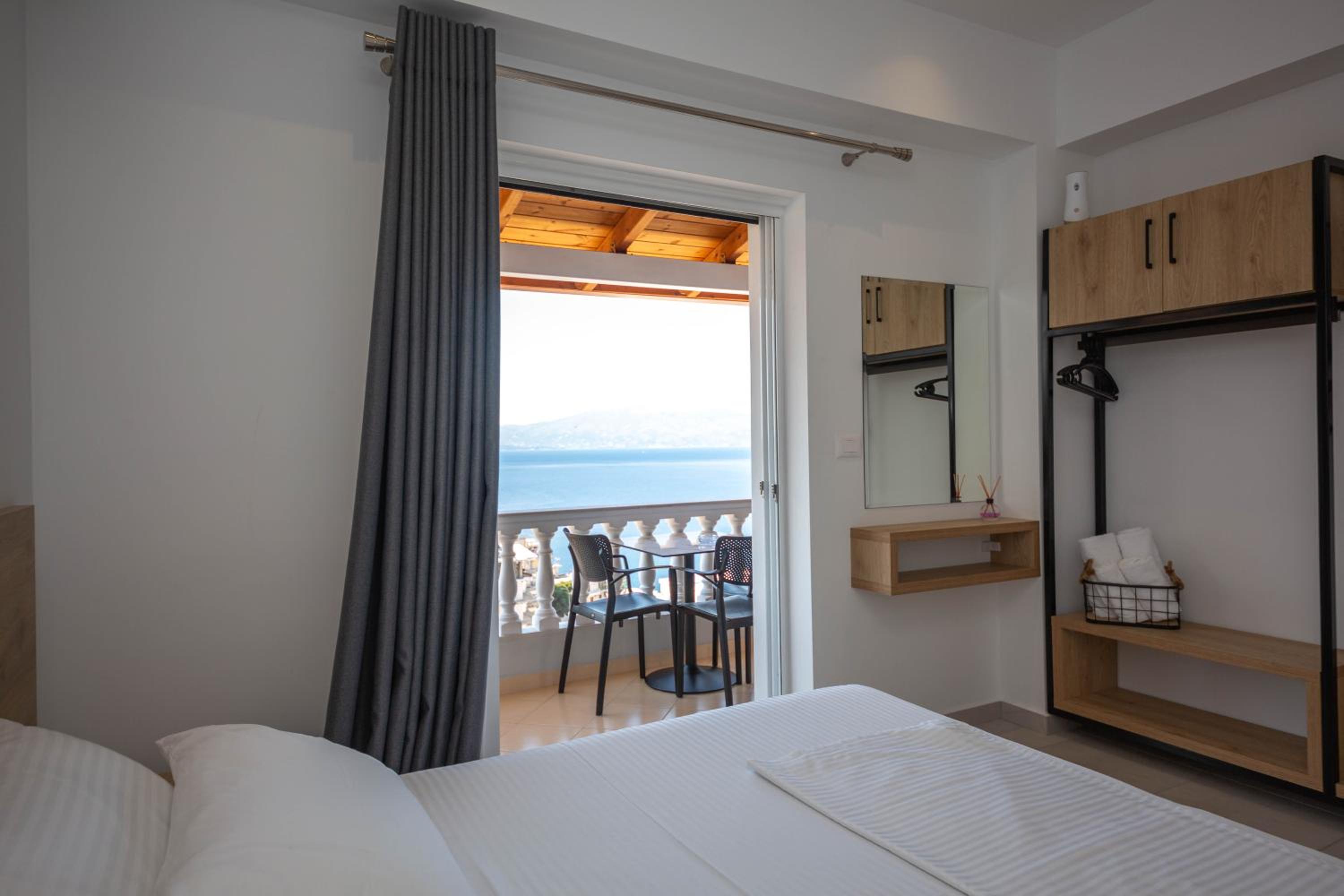 Superior Double Studio with Balcony and Sea View photo 3