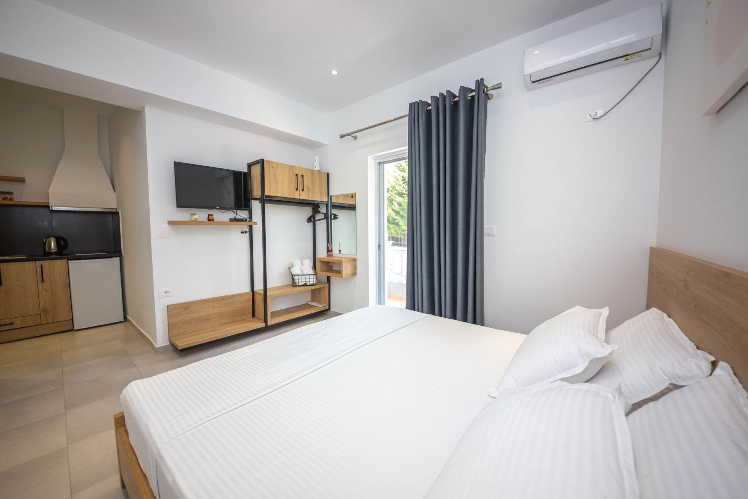 Standard Double Studio with Balcony photo 3