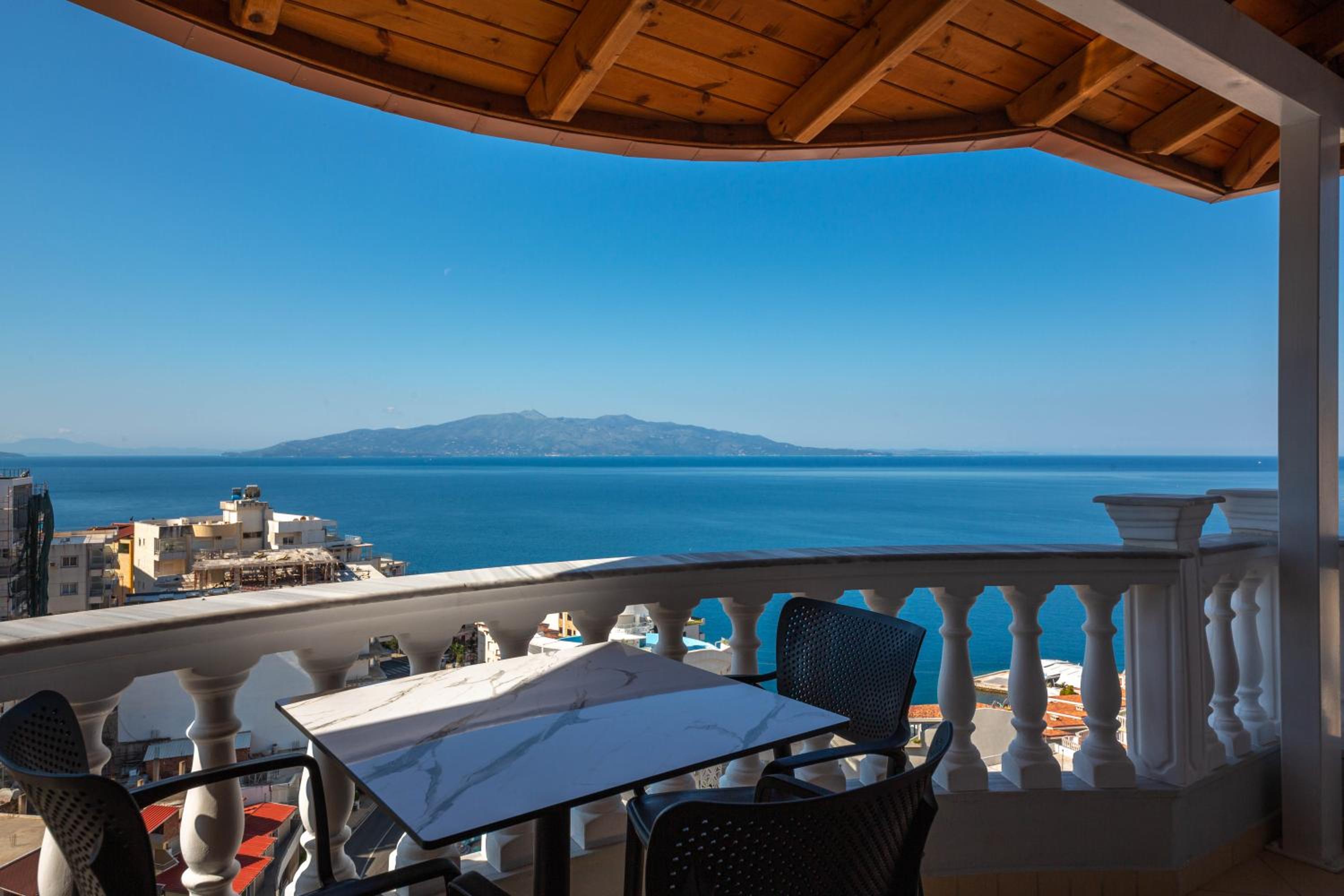 Superior Double Studio with Balcony and Sea View photo 2