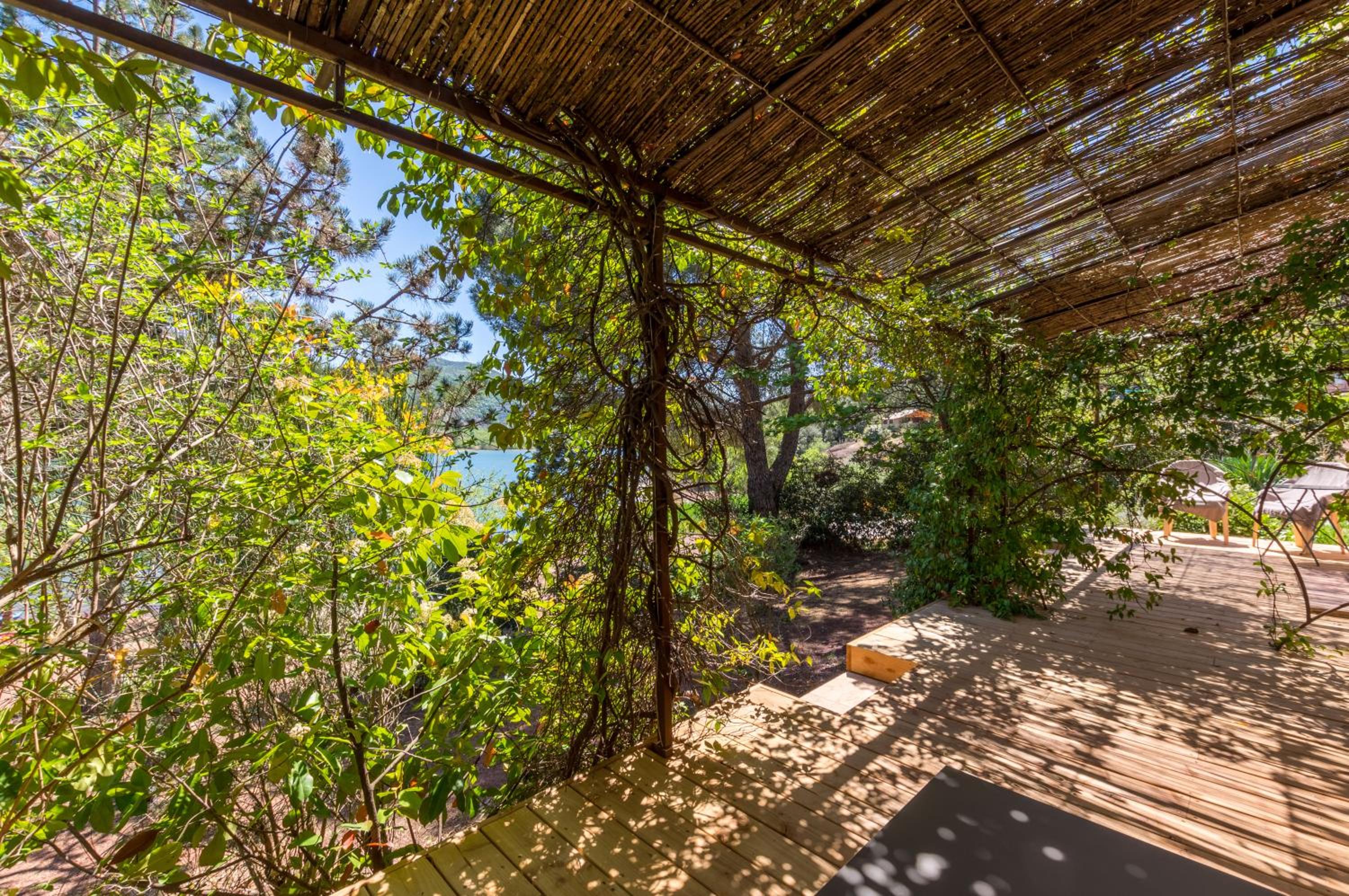 Double or Twin Room with Lake View