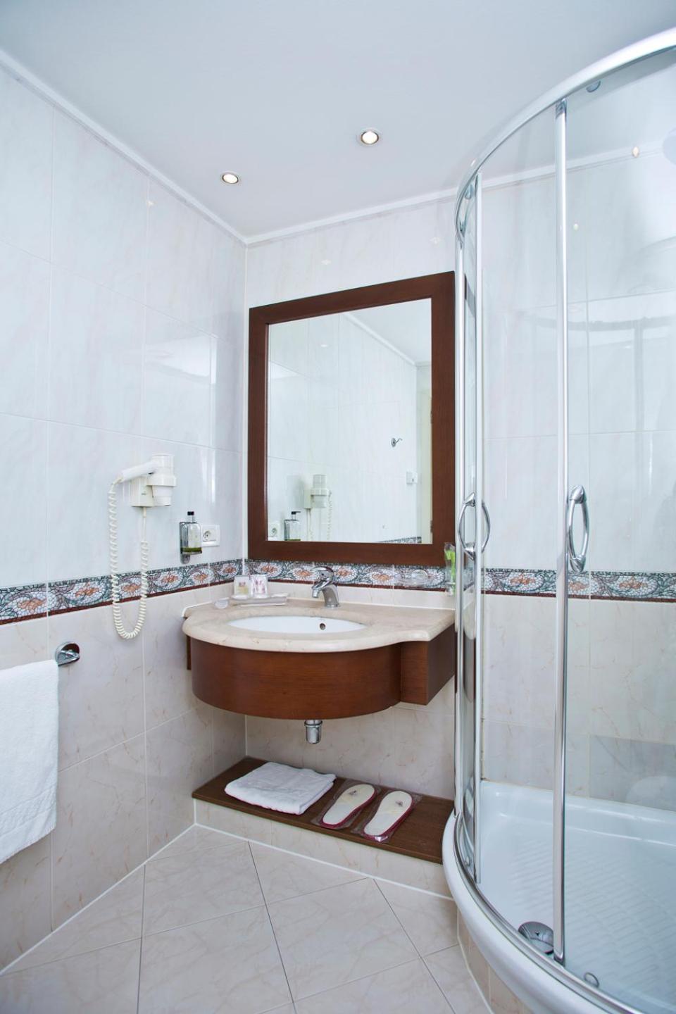 Standard Double Room - Photo 3