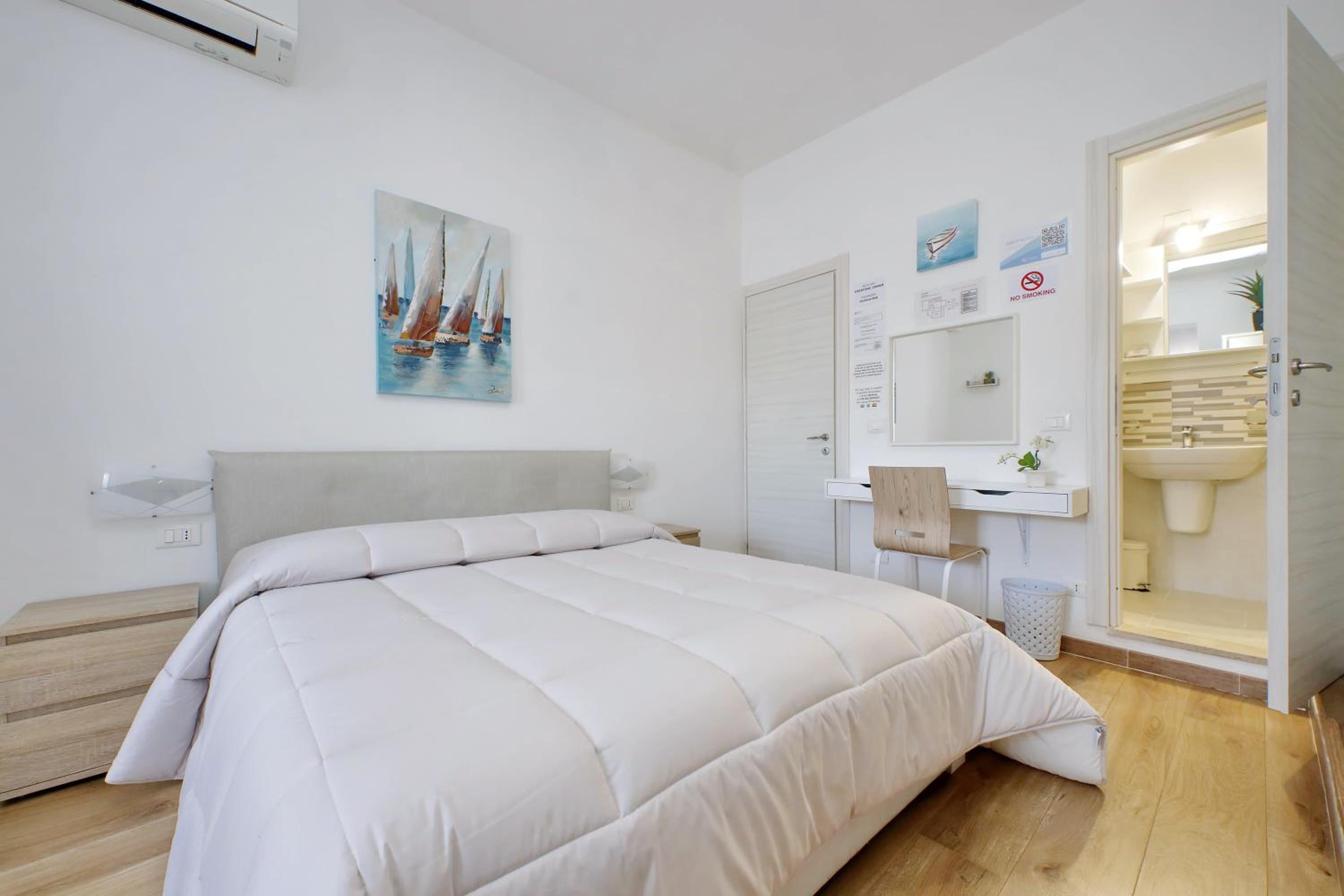 Family Room with Private Bathroom - Photo 3