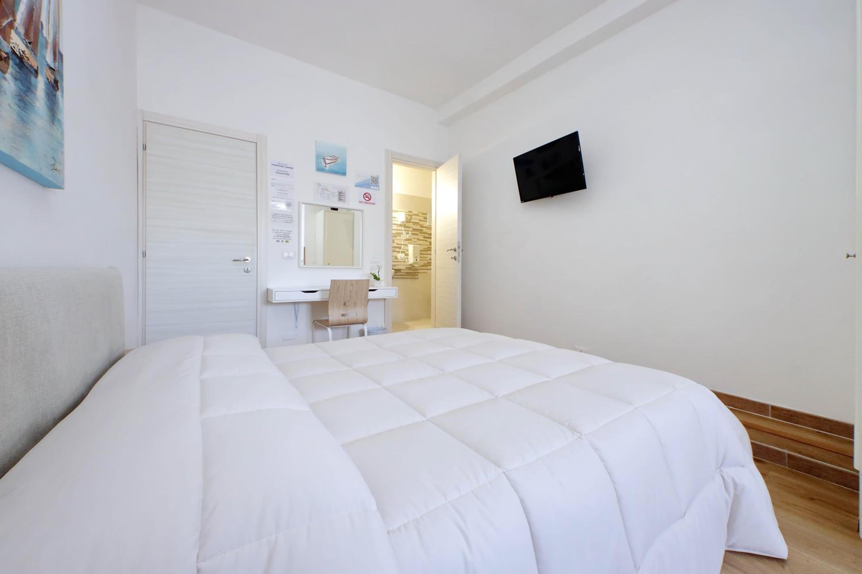 Family Room with Private Bathroom - Photo 2