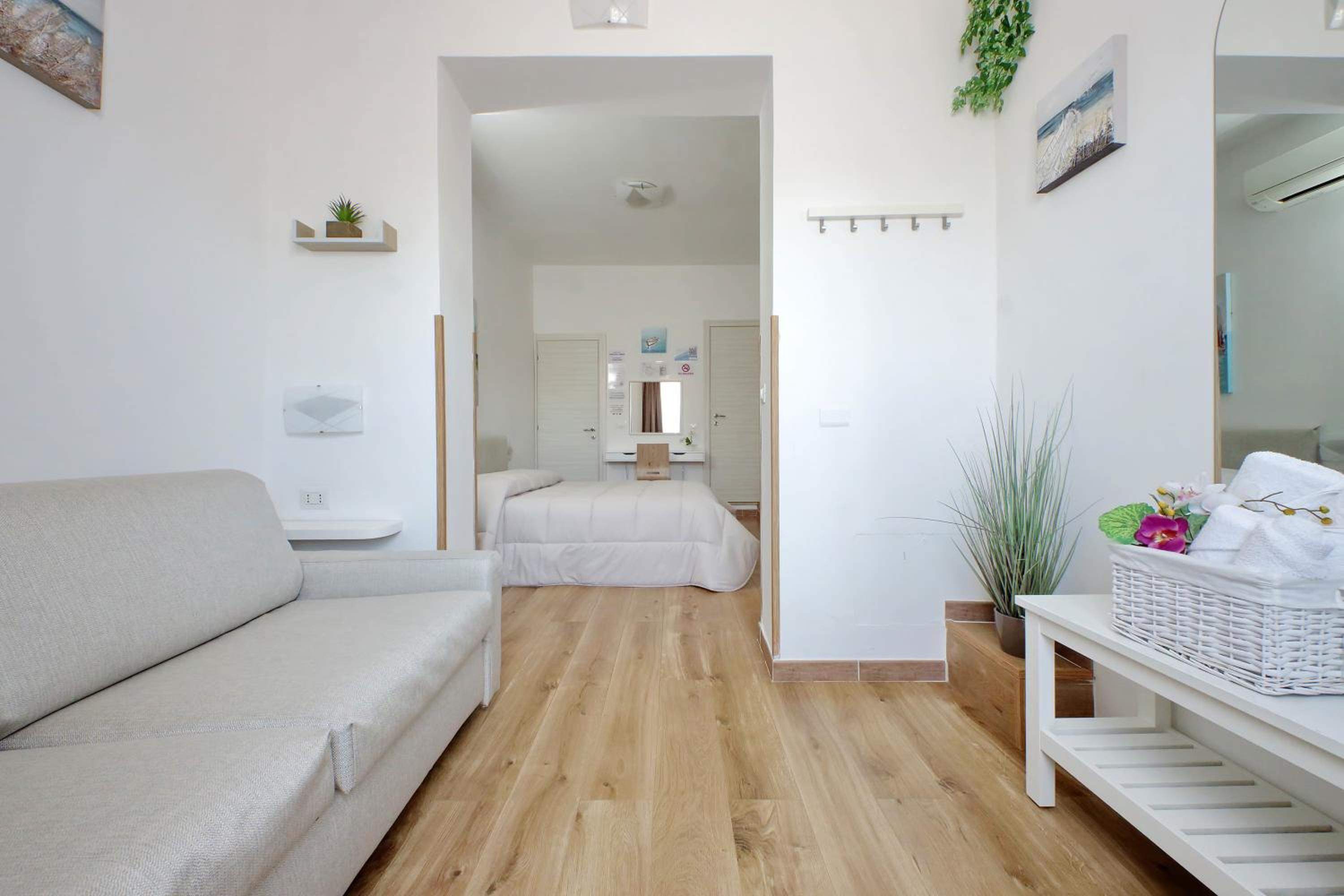 Family Room with Private Bathroom - Photo 10