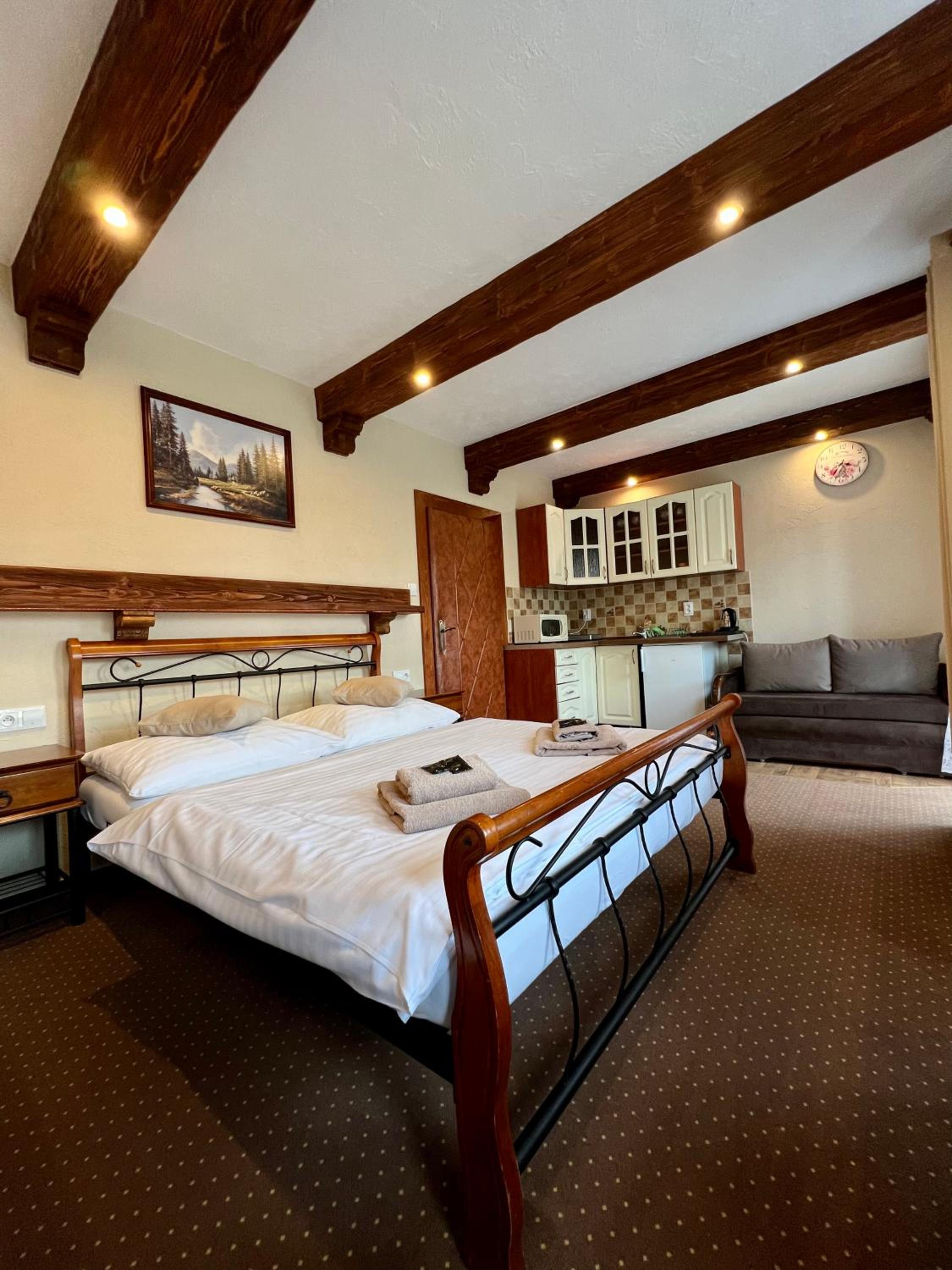 Two-Bedroom Apartment with Balcony photo 2