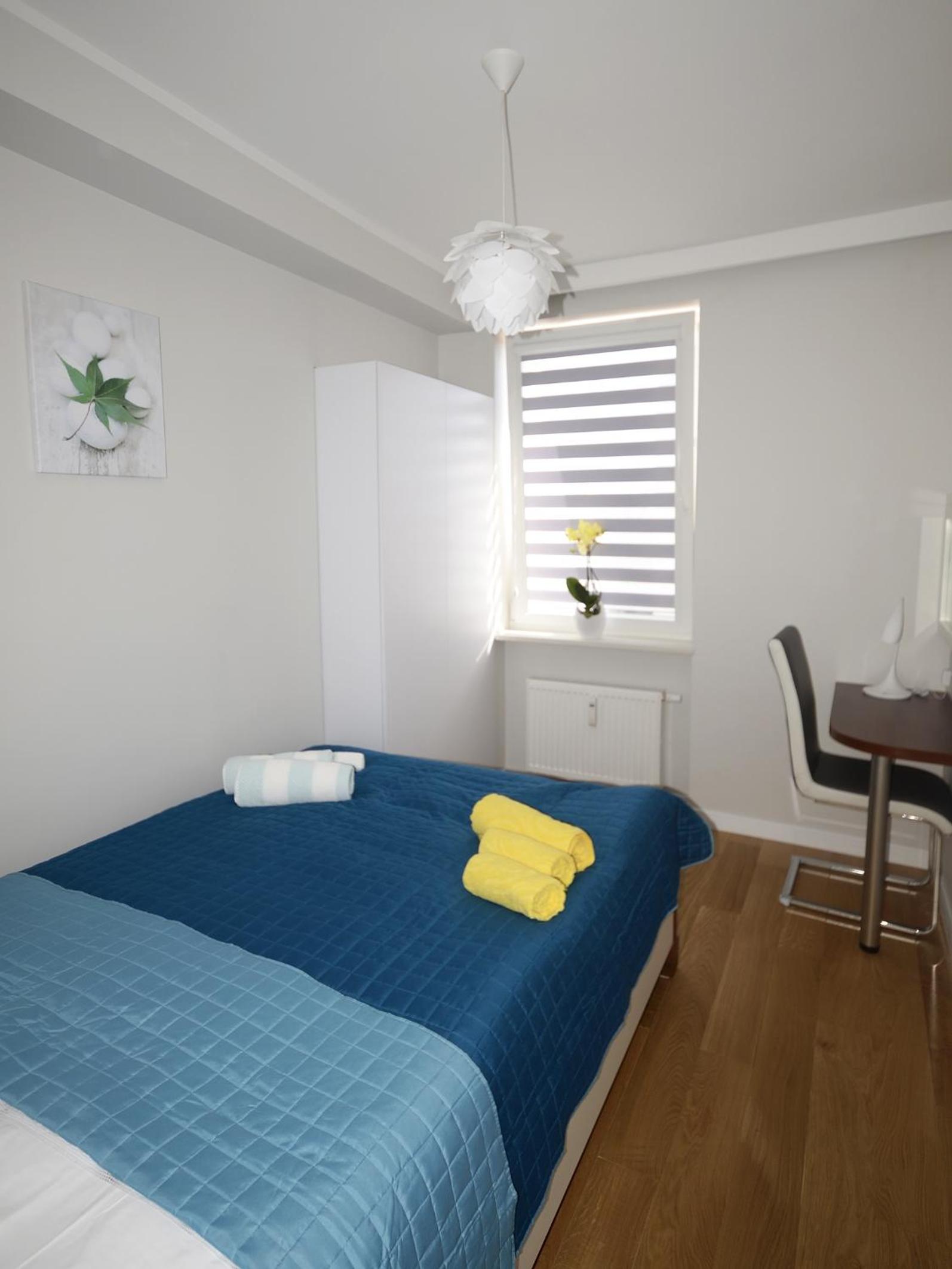 One-Bedroom Apartment - Photo 2