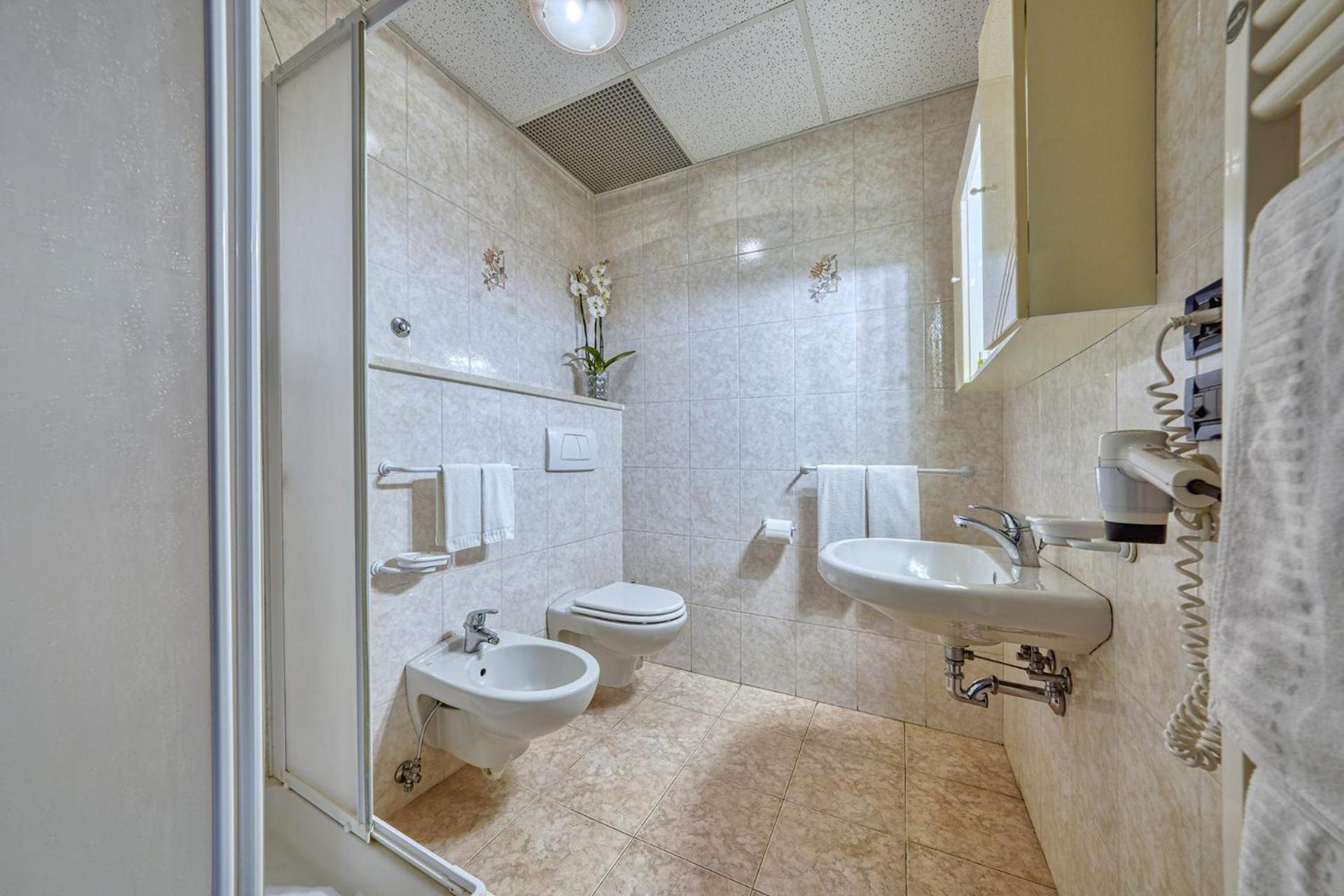 Double Room - Photo 8