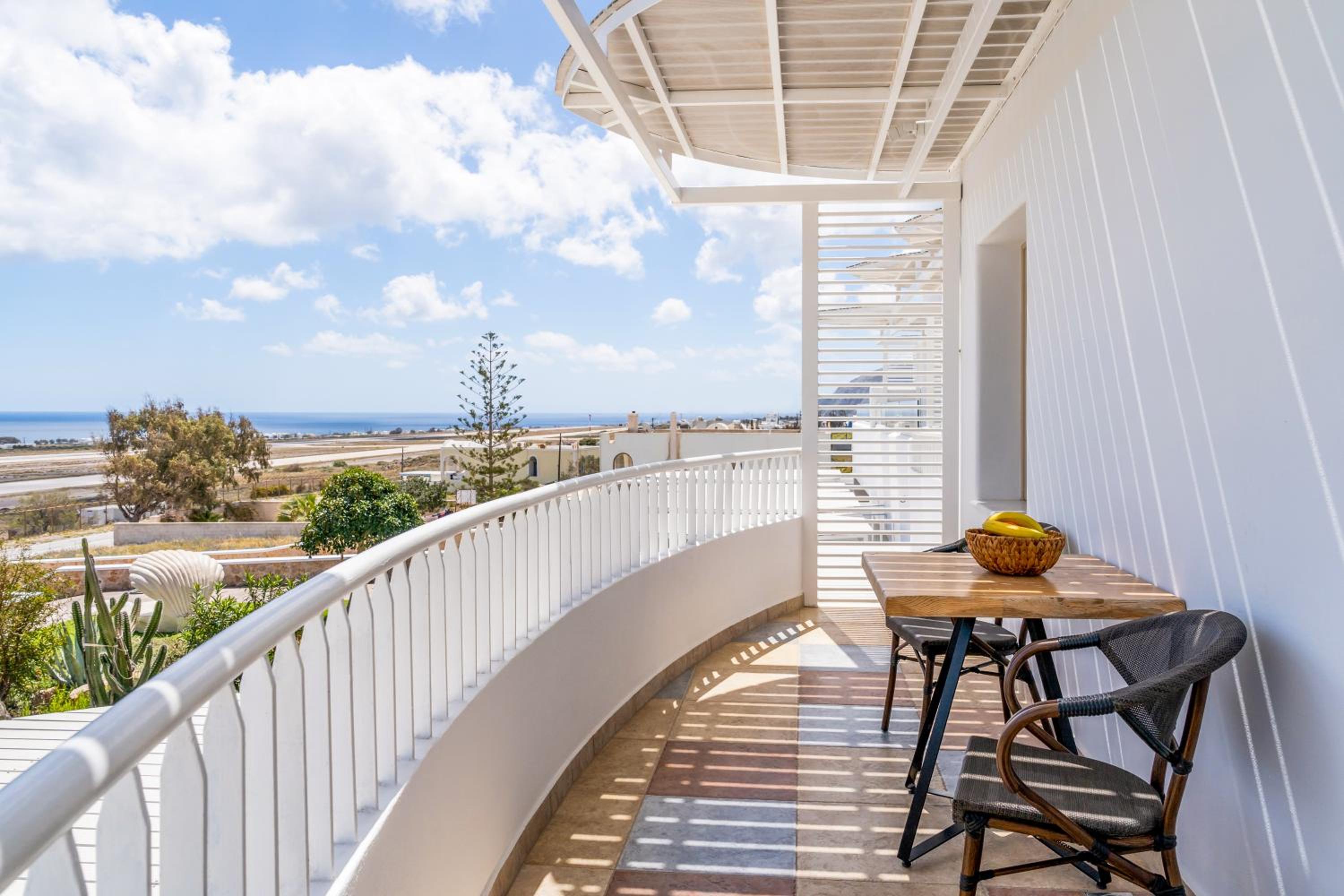 Senior Suite with Sea View & Outdoor Jetted Tub photo 3