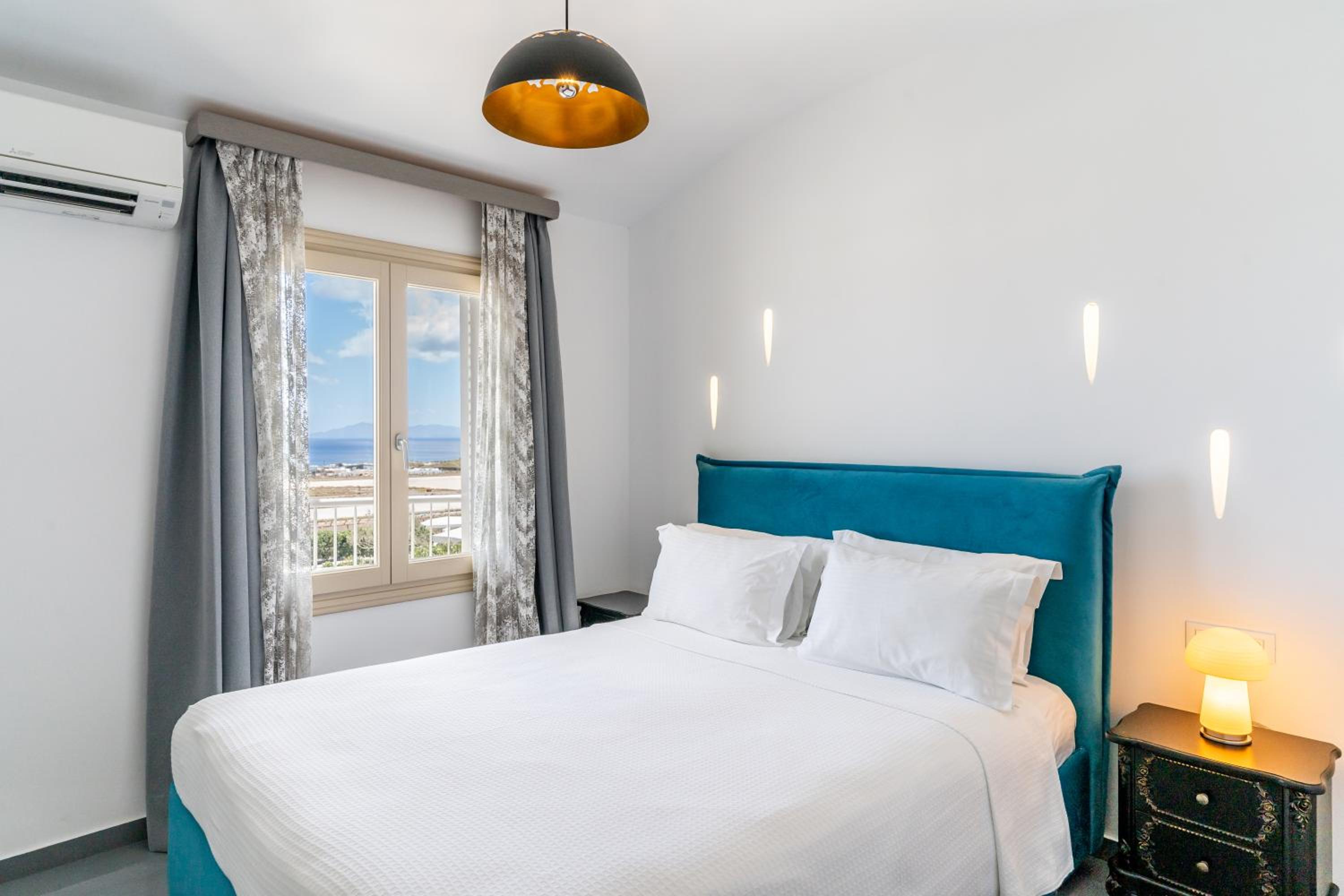 Senior Suite with Sea View & Outdoor Jetted Tub photo 1