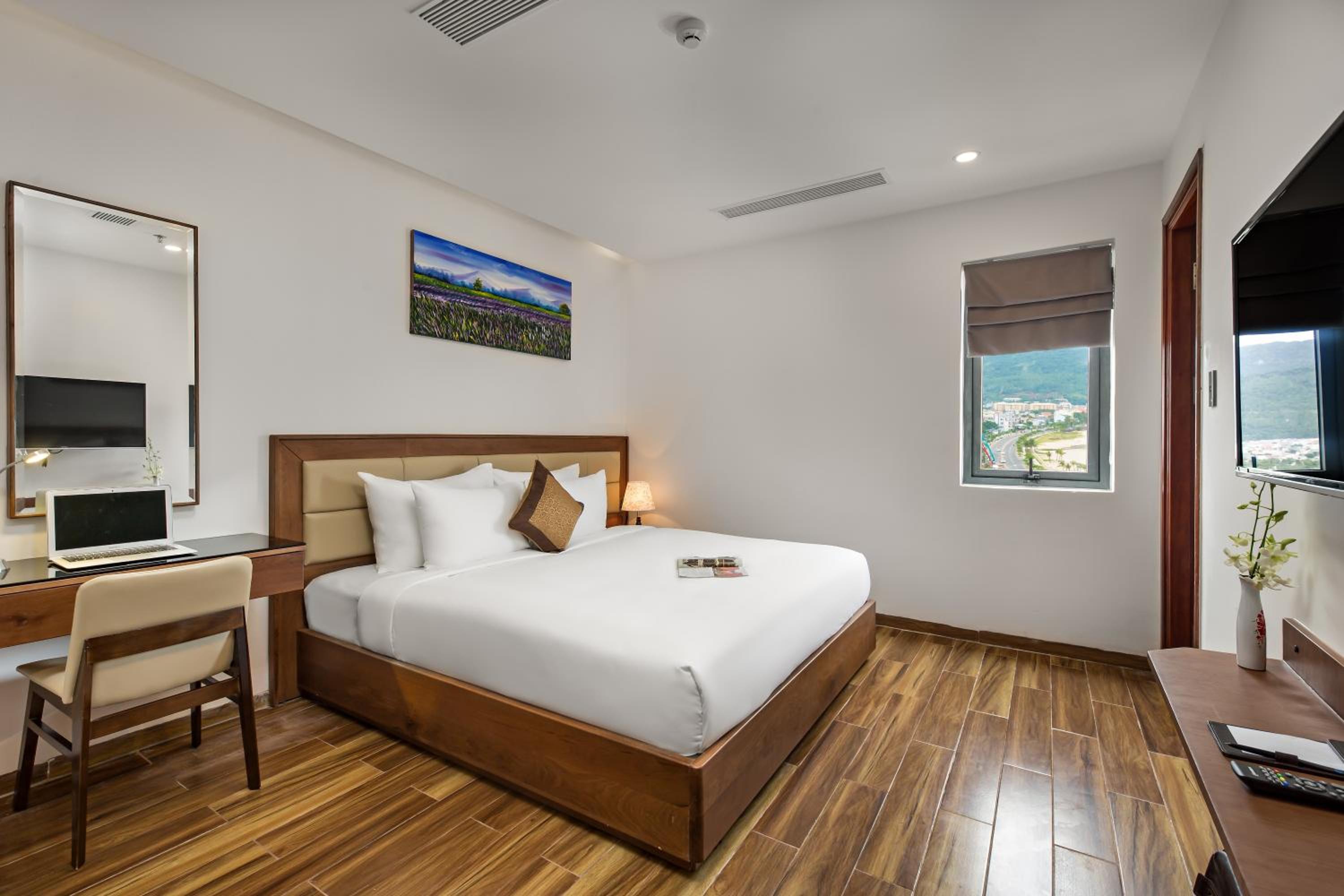 Deluxe Double Room With Side Sea View