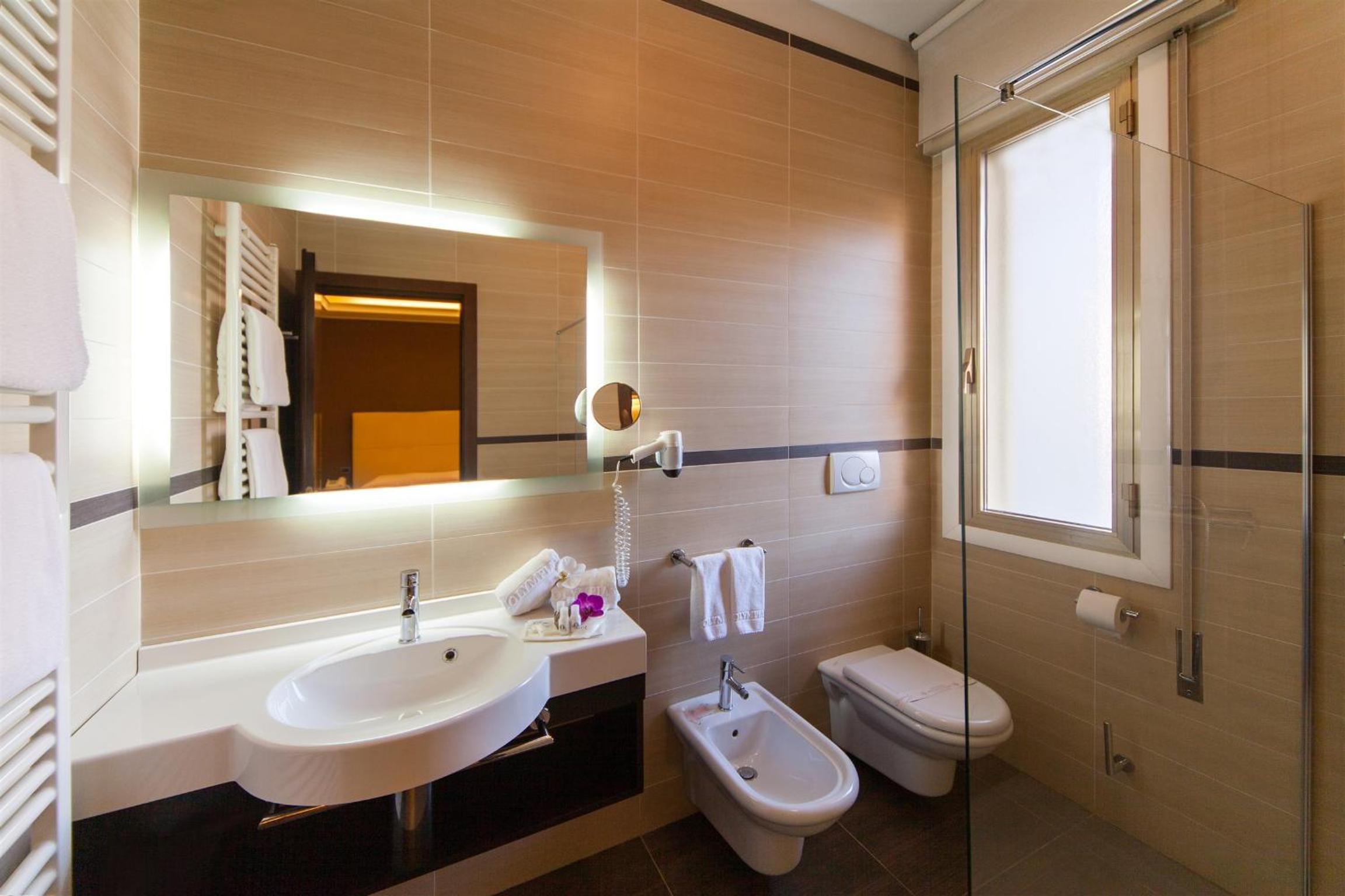 Superior Double or Twin Room - Photo 9