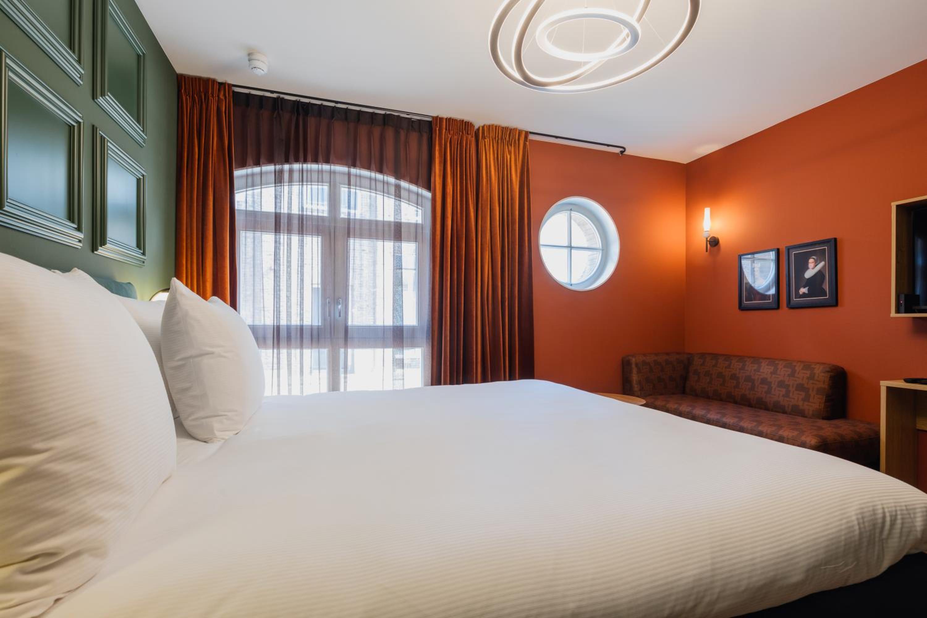 Superior City Room