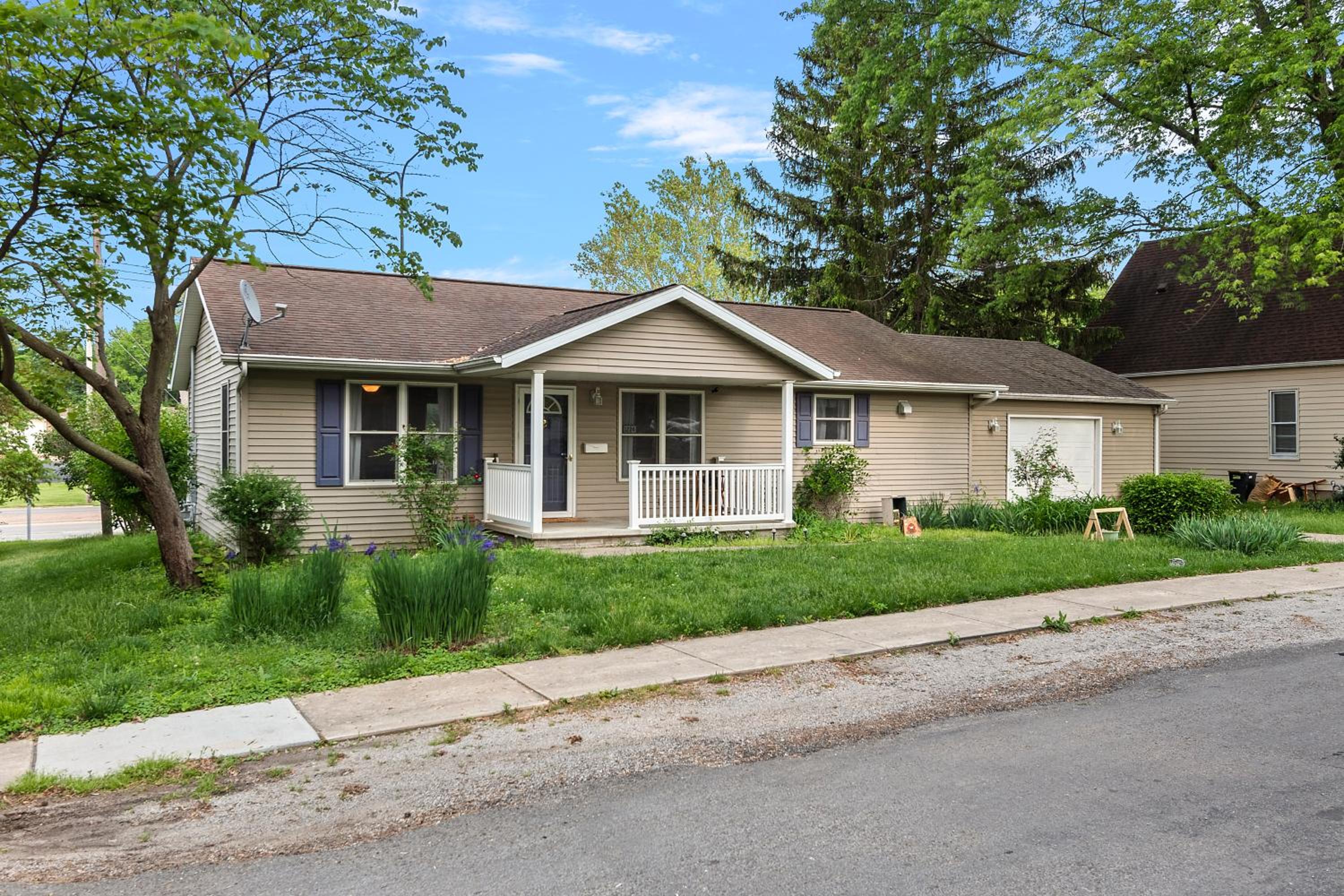 Three-Bedroom House photo 2
