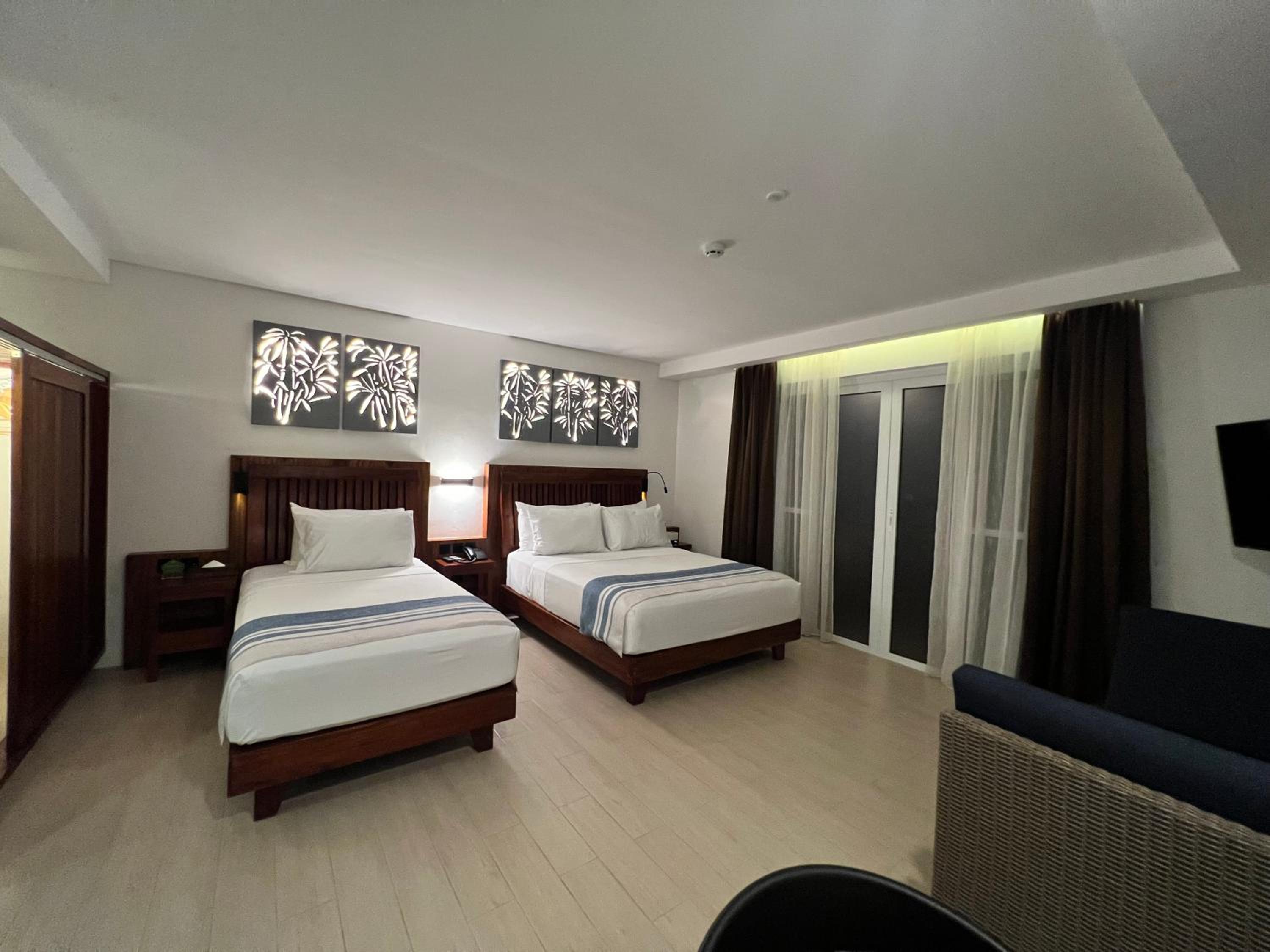 Family Room with Sea View - Photo 6