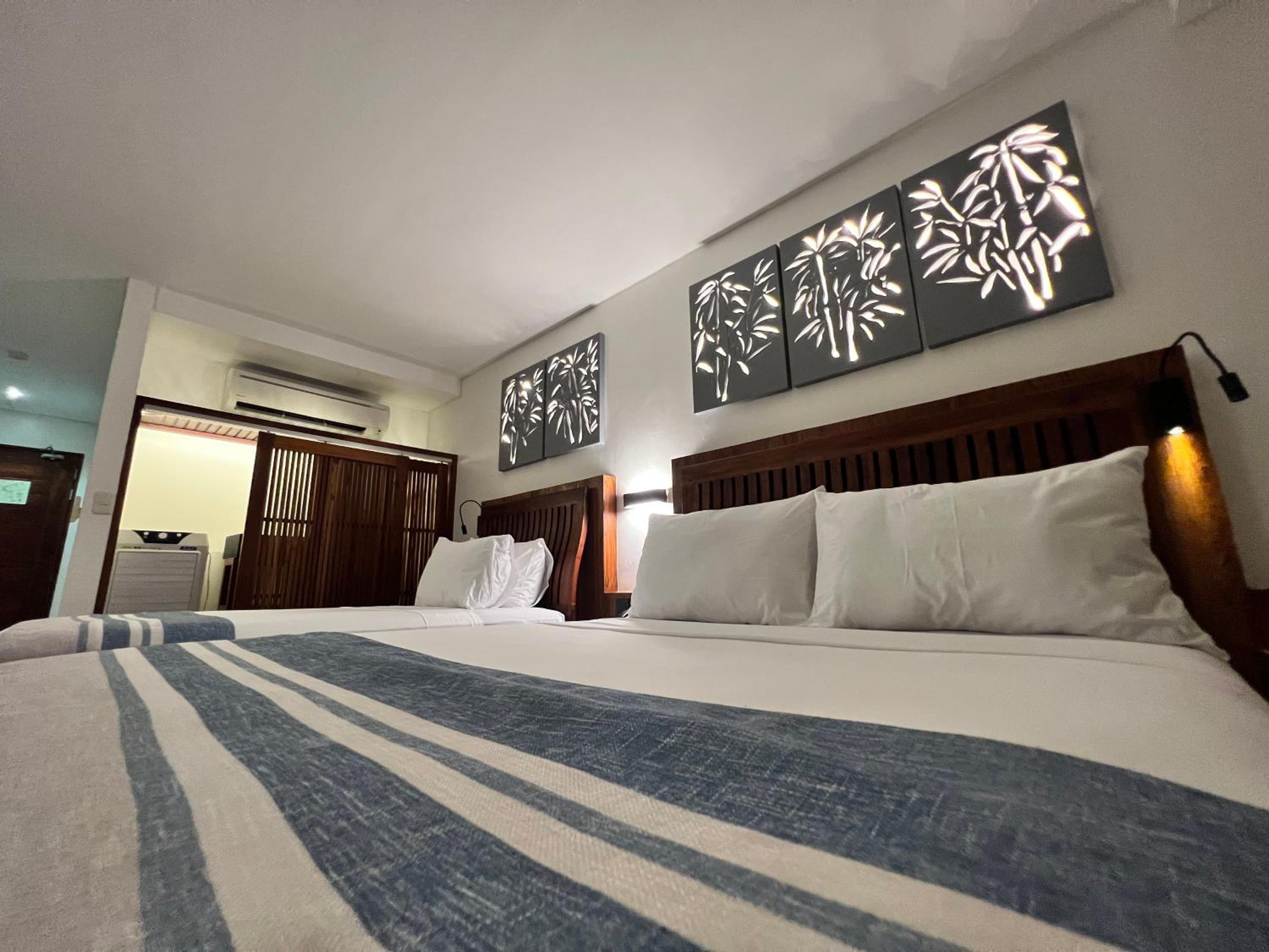 Family Room with Sea View - Photo 5