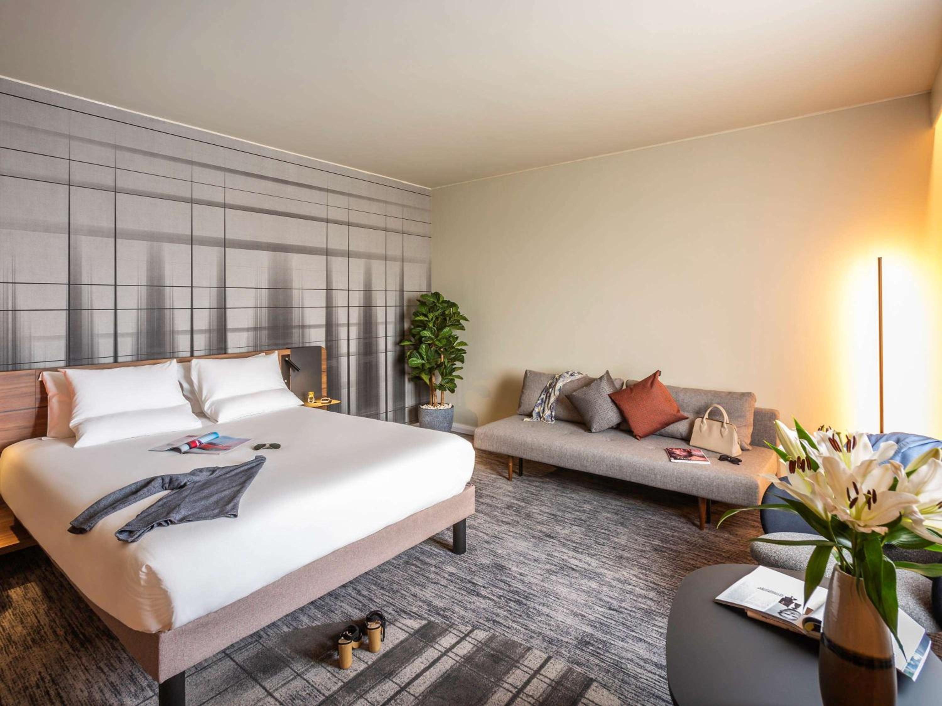 Junior Queen Suite - Photo 1