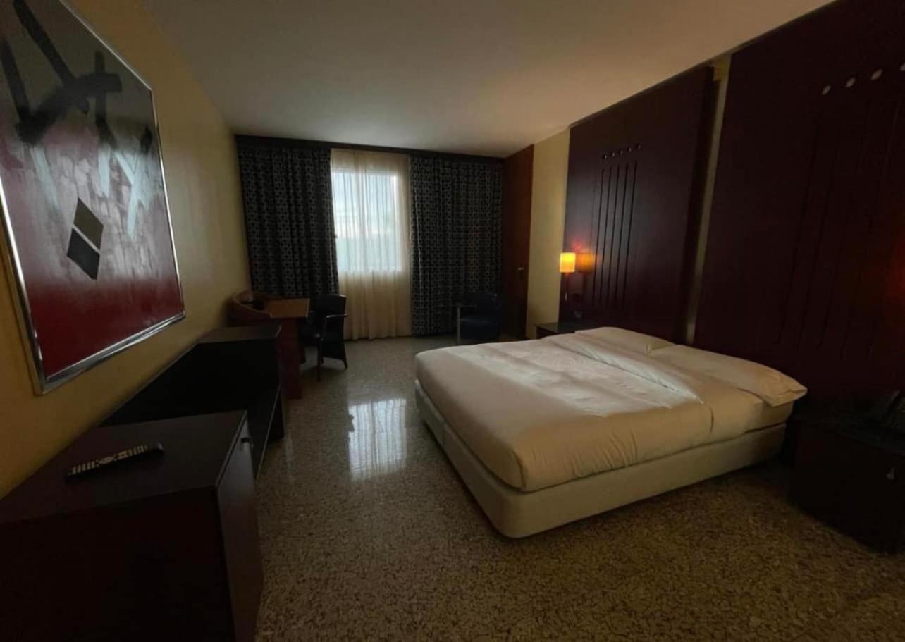 Large Double Room - Photo 2