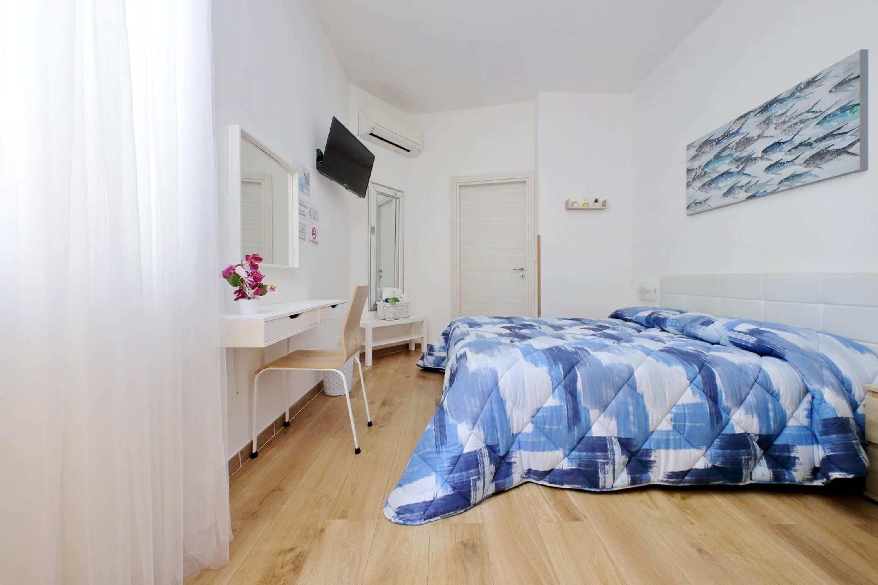 Double Room with Private Bathroom - Photo 4