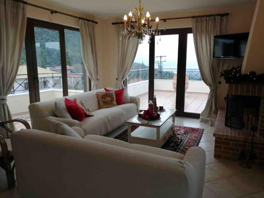 Two-Bedroom House - Photo 1