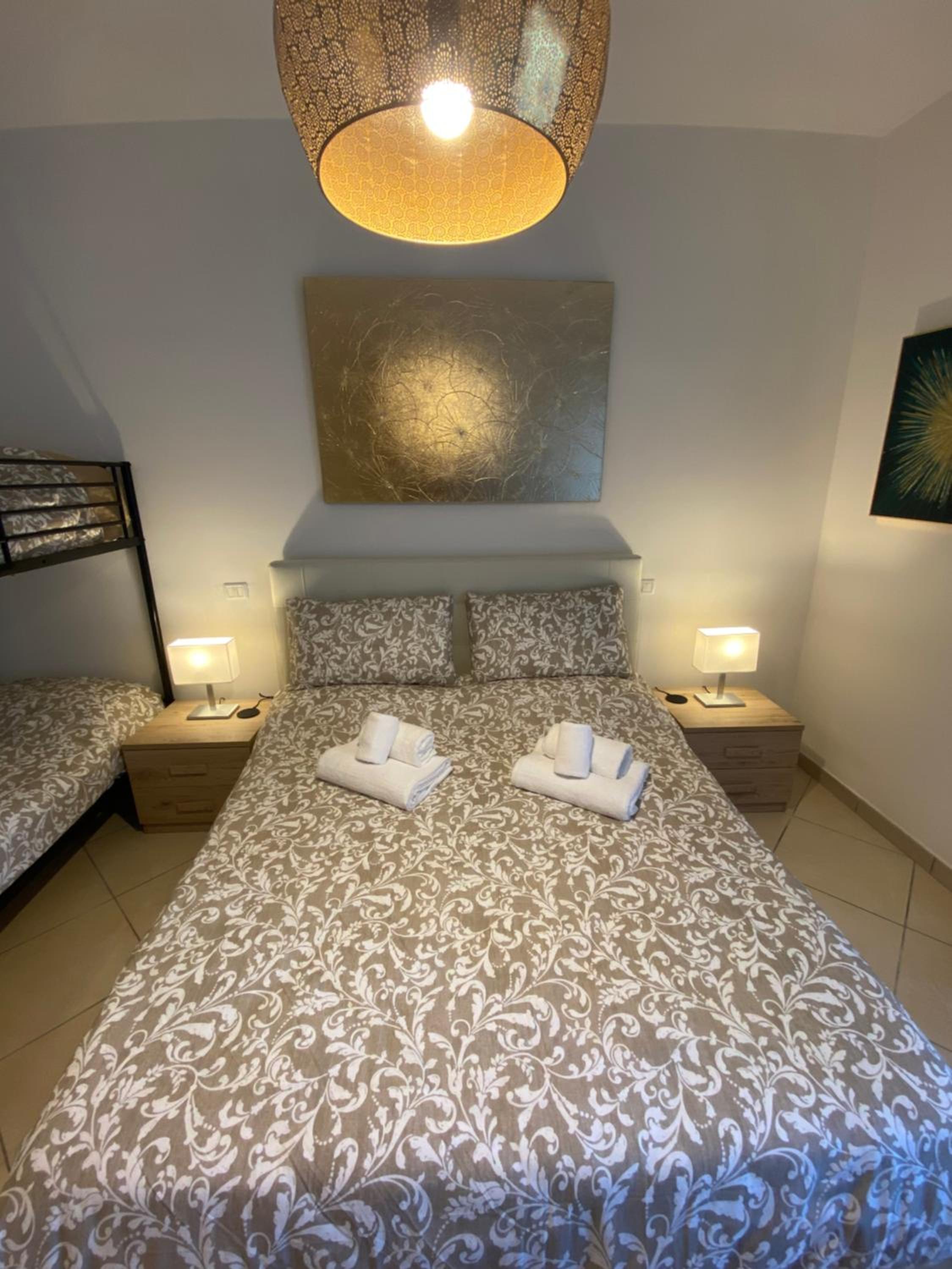 Family Room with Private Bathroom photo 2