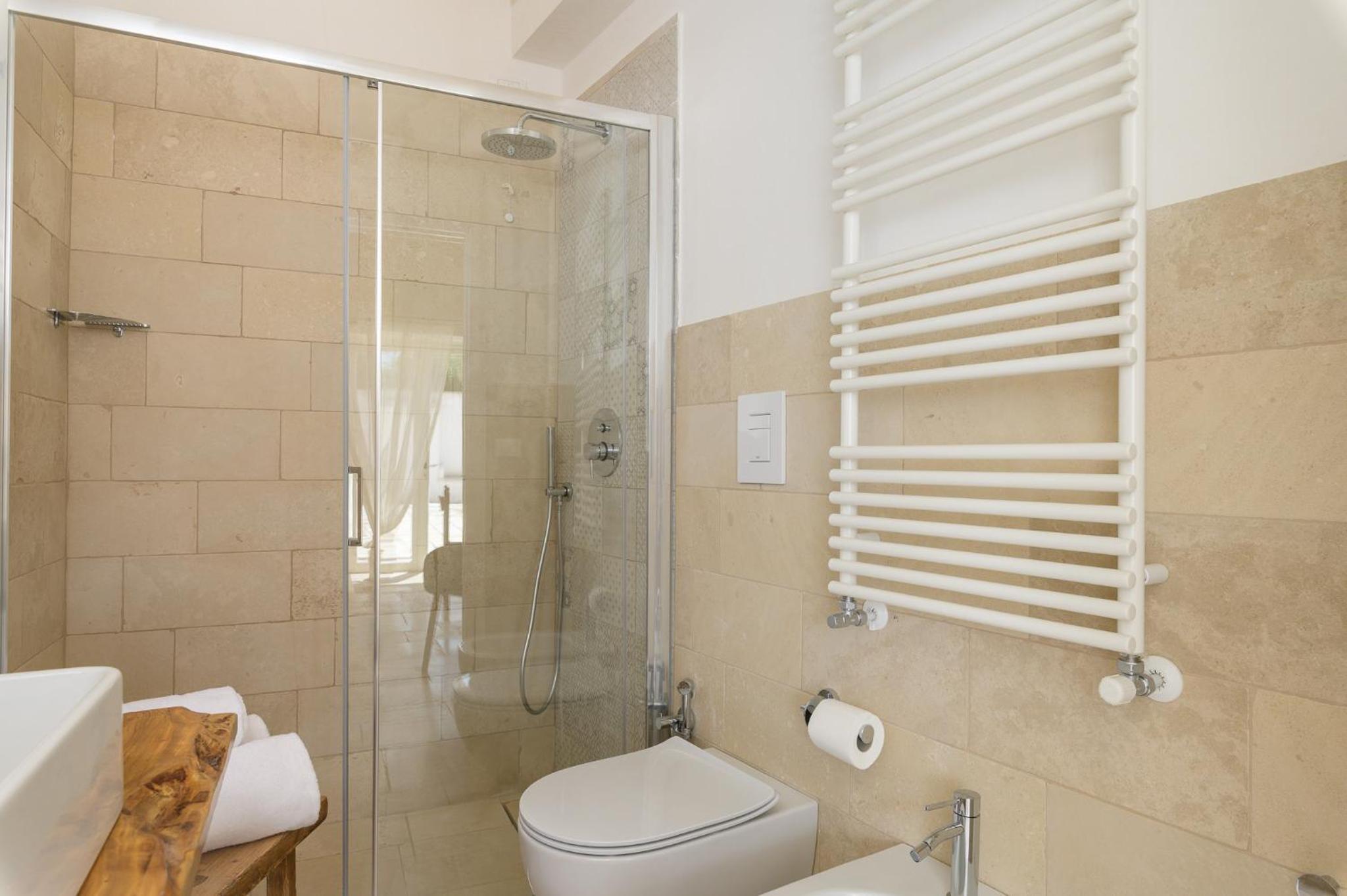 Standard Double Room - Photo 21