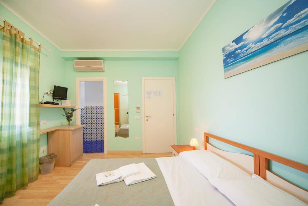 Double or Twin Room - Photo 14
