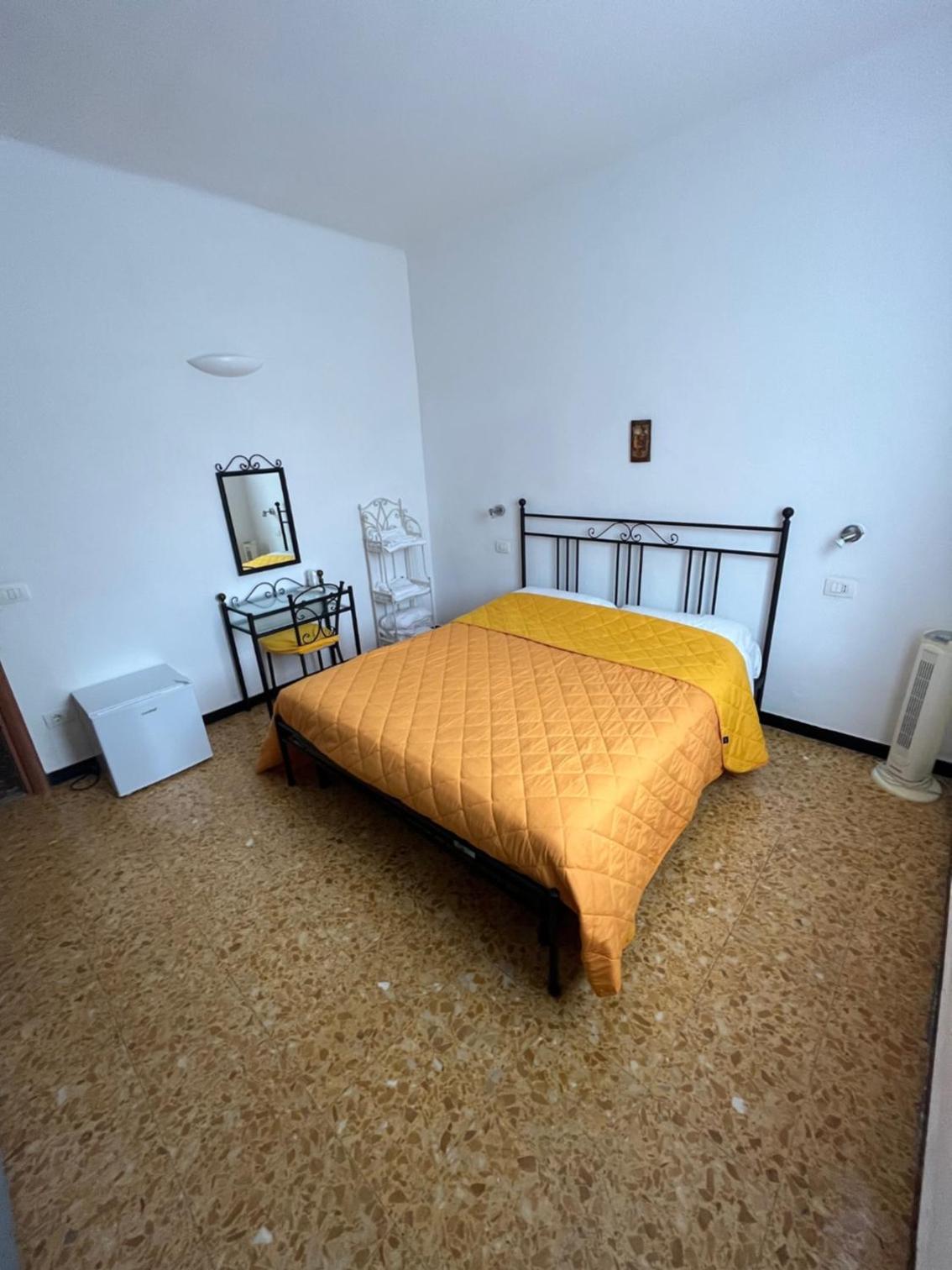 Double Room With Private Bathroom photo 3