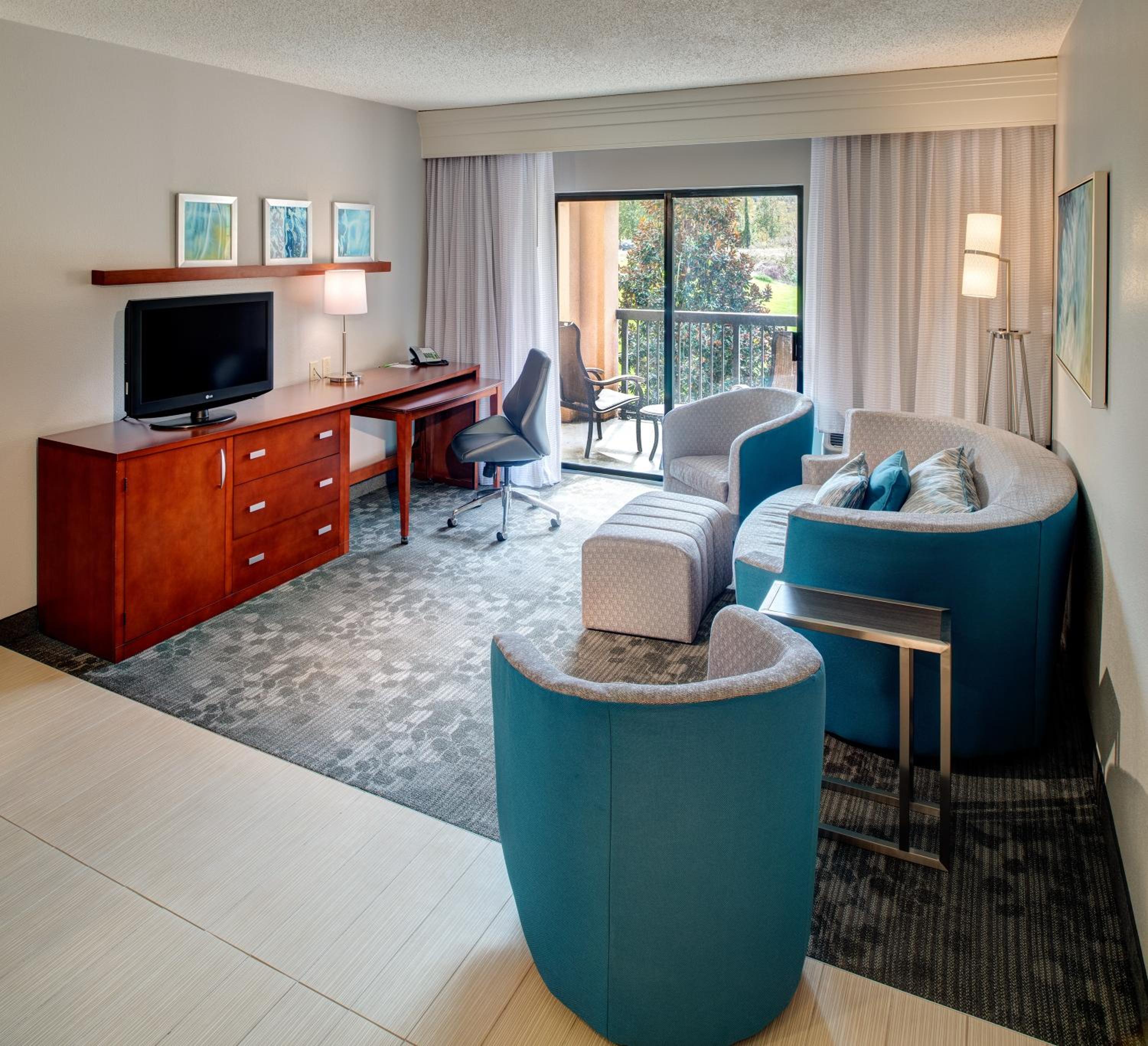 One-Bedroom King Suite - Photo 2
