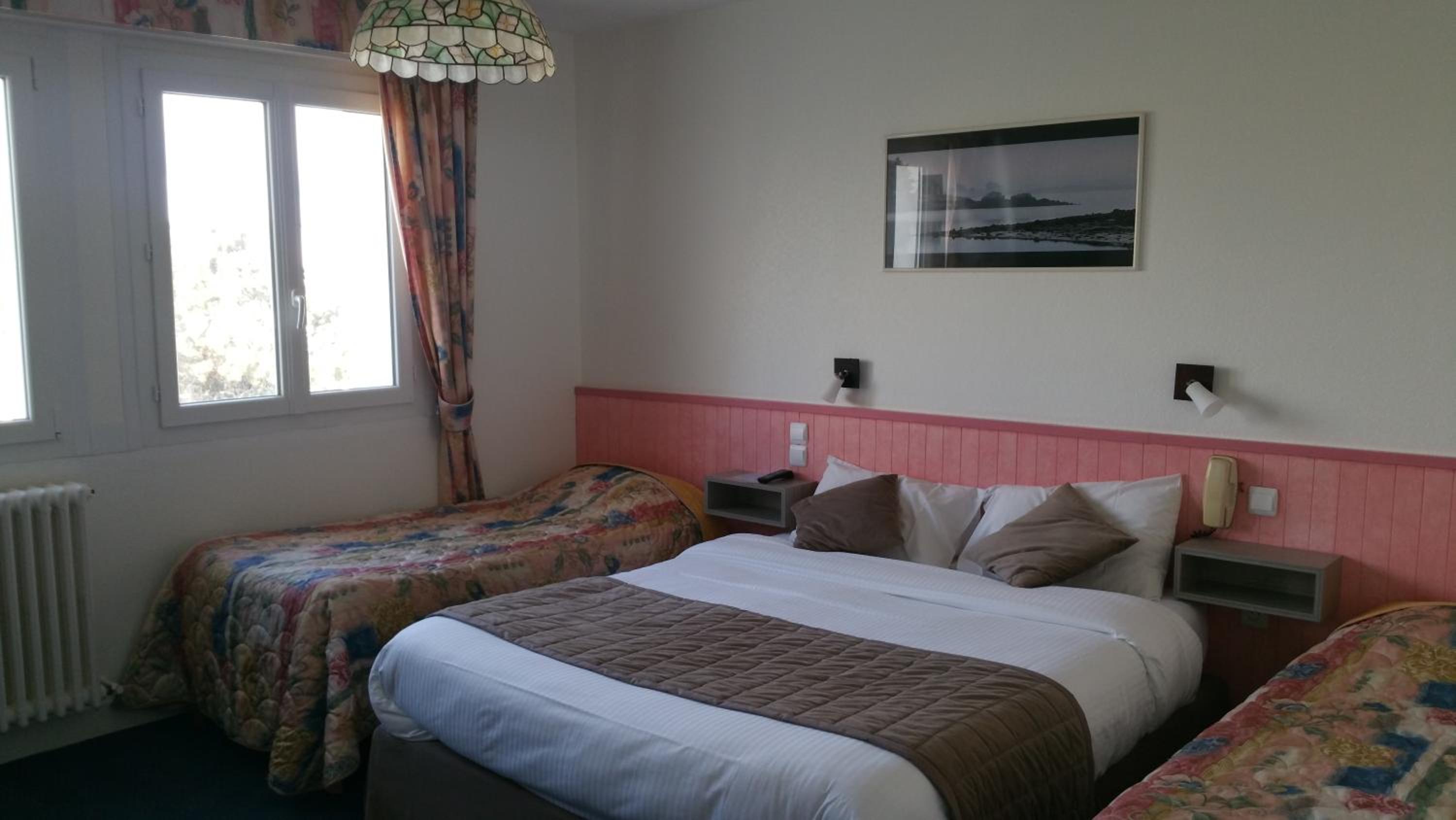Standard Quadruple Room with Bunk Beds - Photo 3